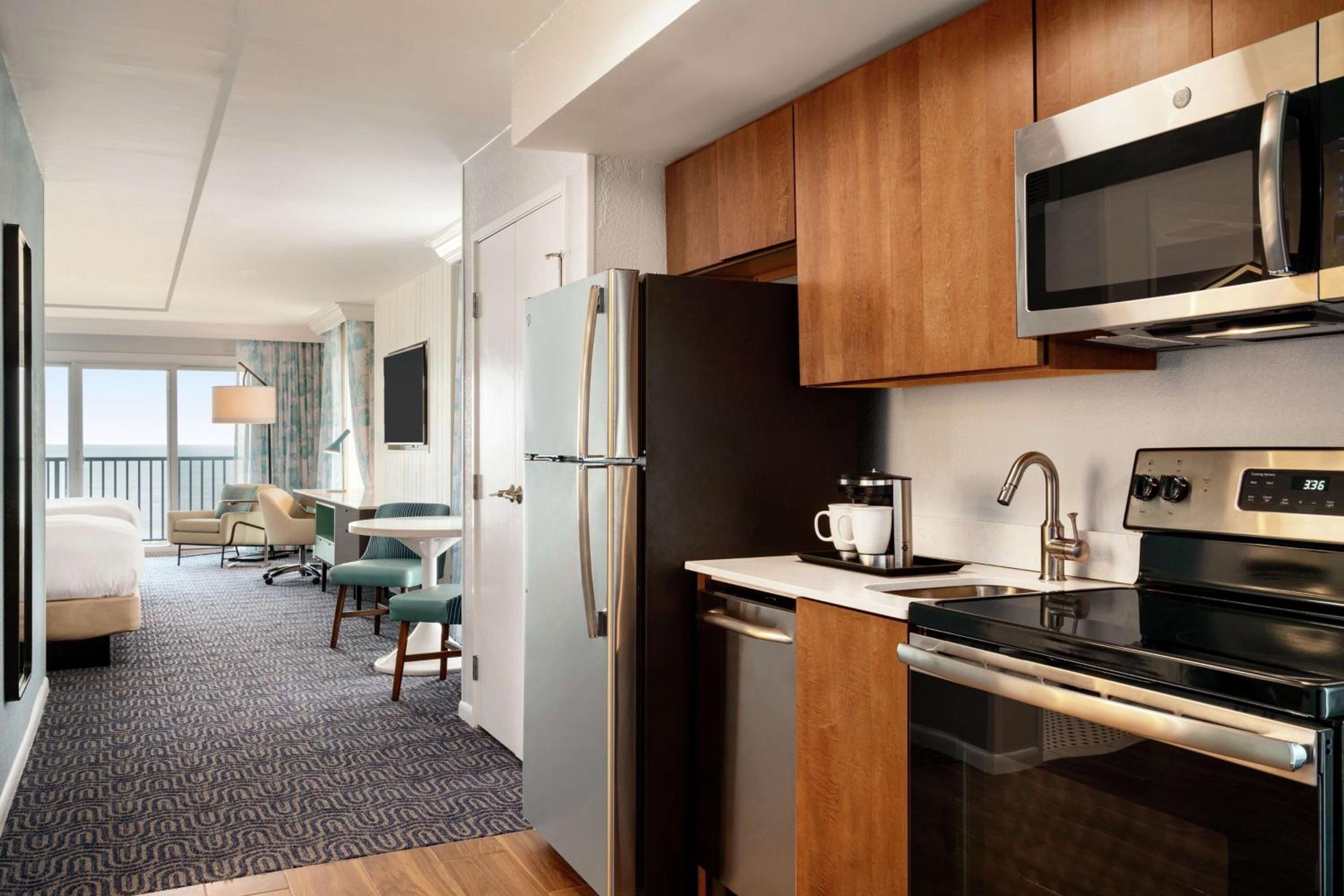Double Queen with Kitchen, Balcony, and oceanfront view - Photo 4