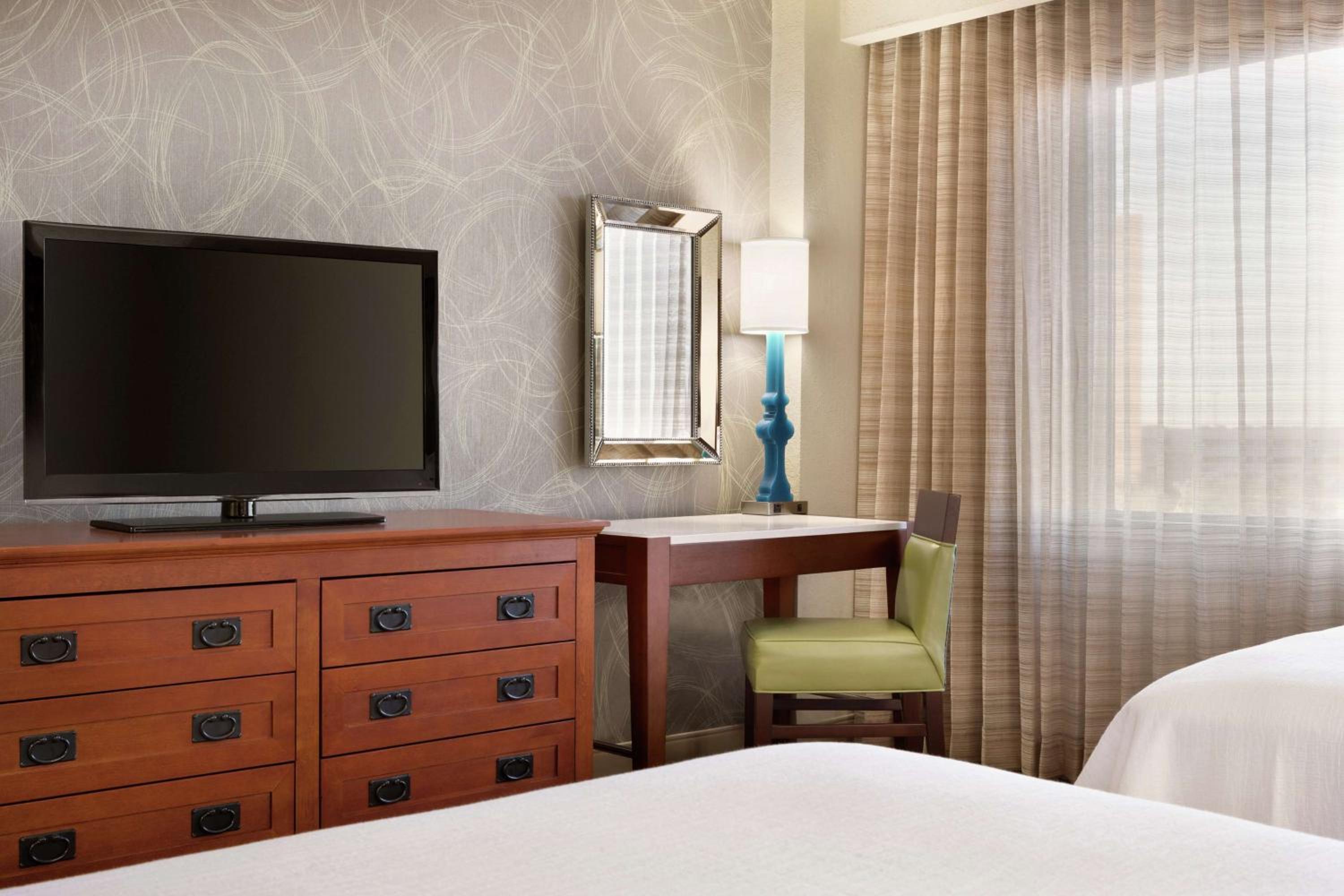 Corner Suite with Two Double Beds - Non-Smoking - Photo 2
