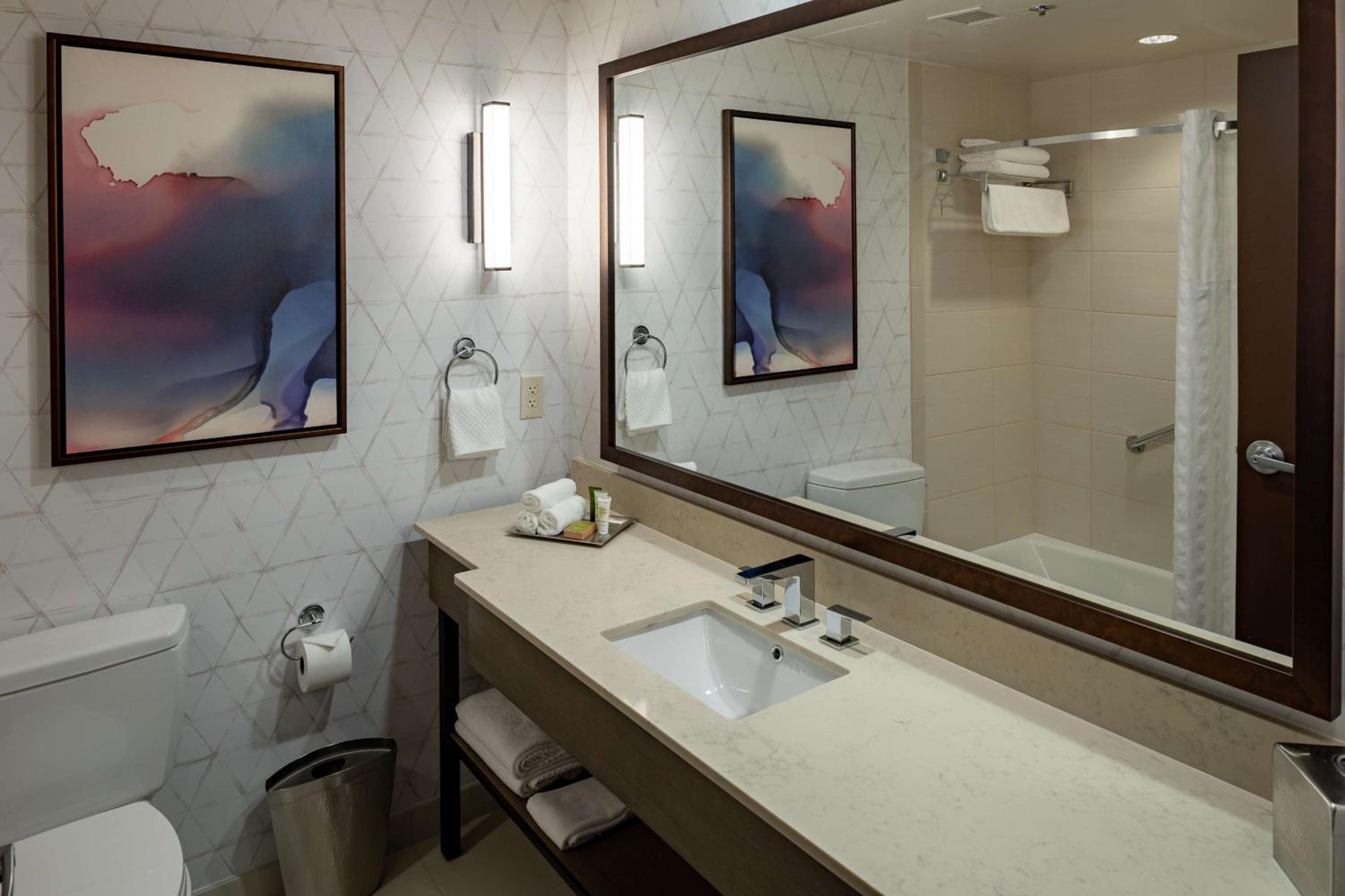 King Room with Balcony - Photo 3