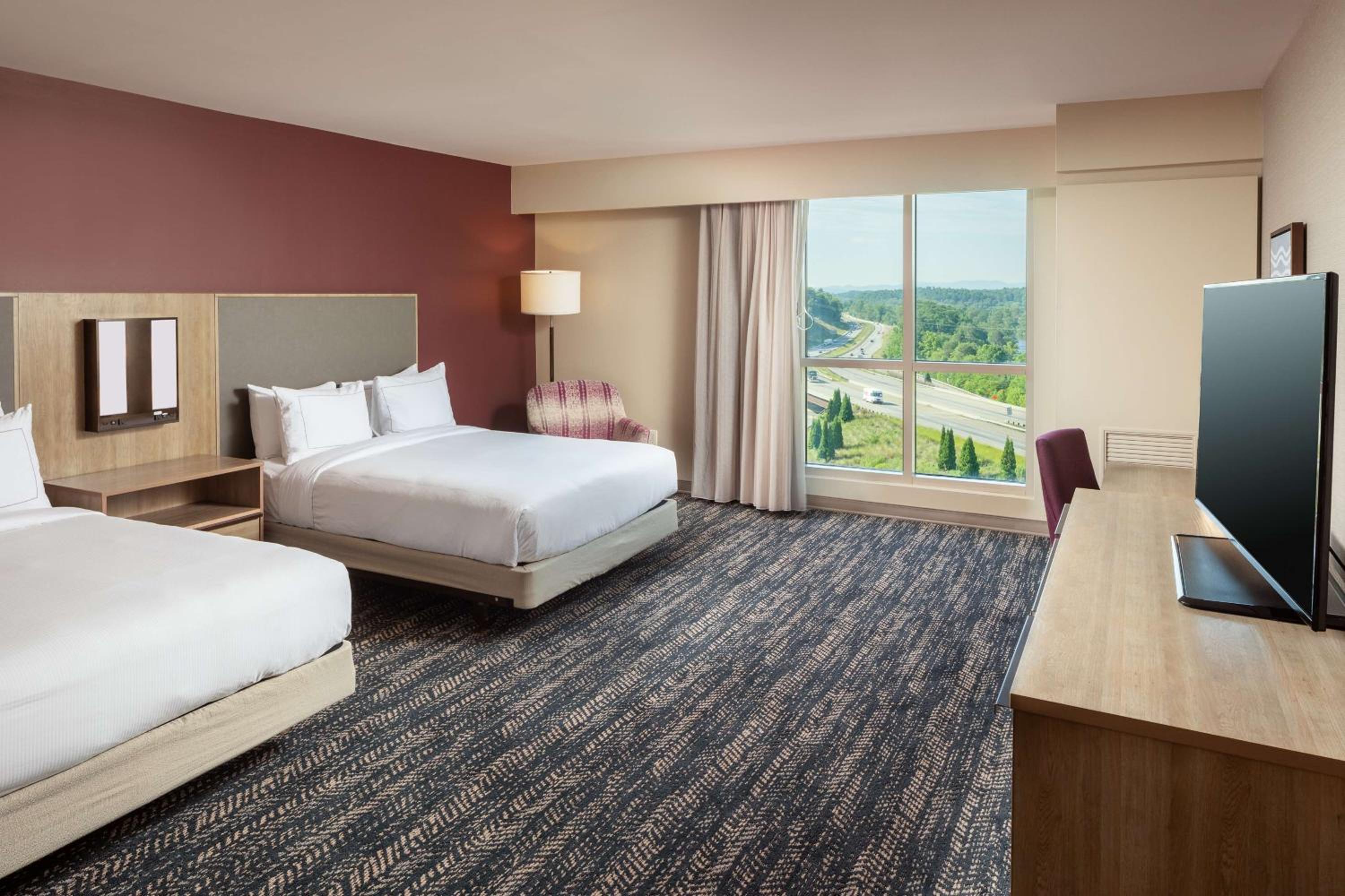 Queen Room with Two Queen Beds - Mobility and Hearing Access photo 2