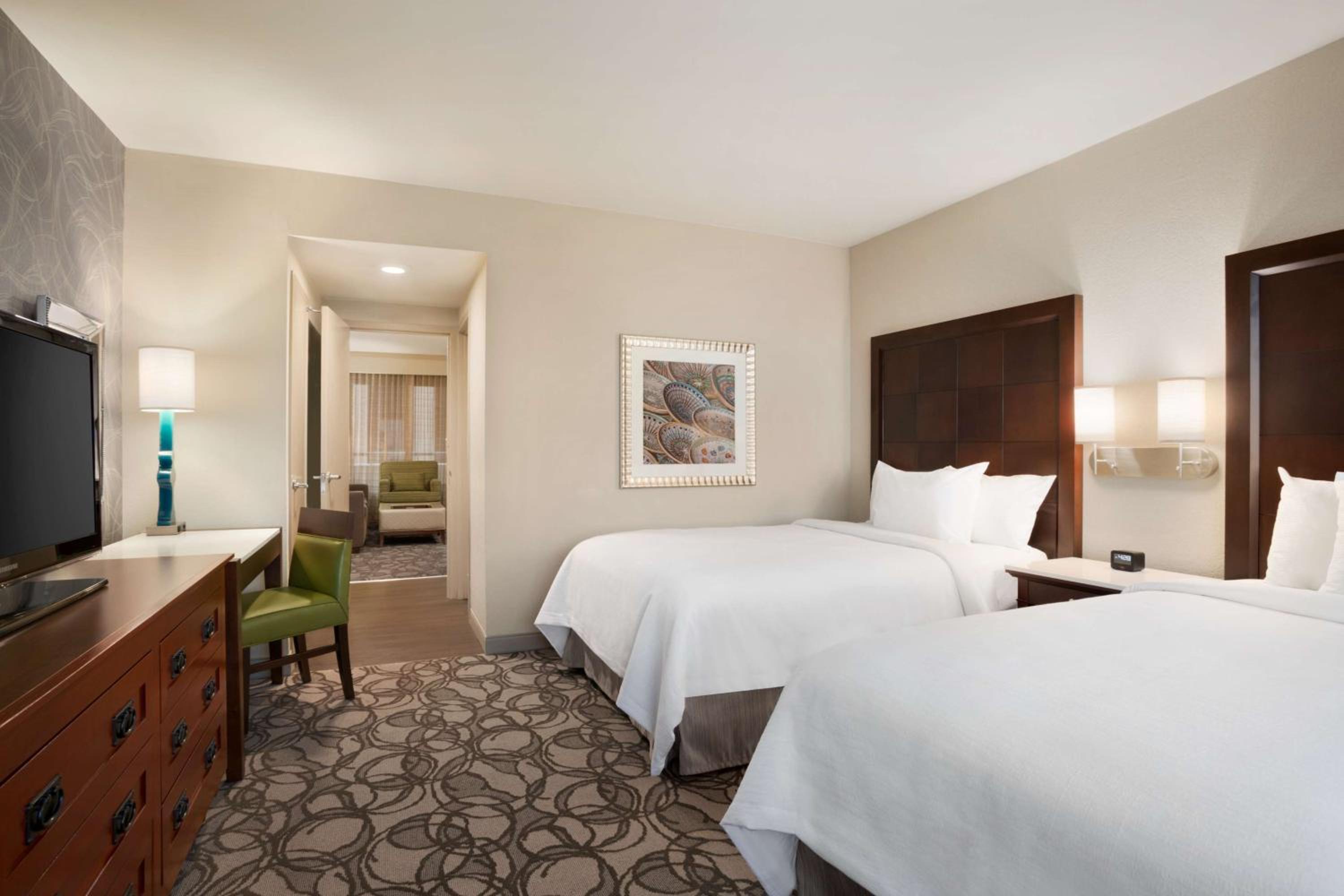 Suite with Two Double Beds - Non-Smoking - Photo 2
