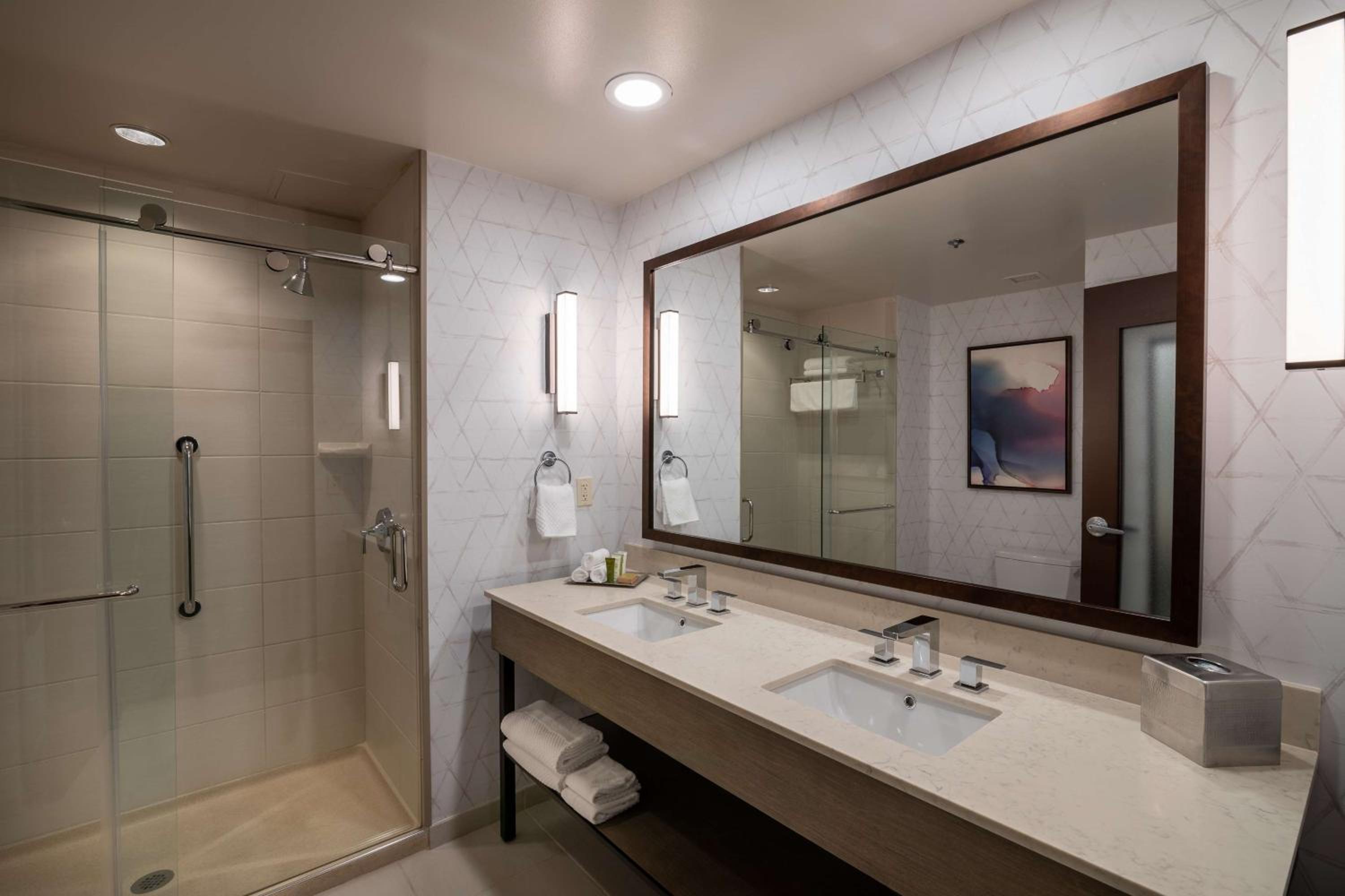 One-Bedroom King Suite with Sofa Bed - Photo 2