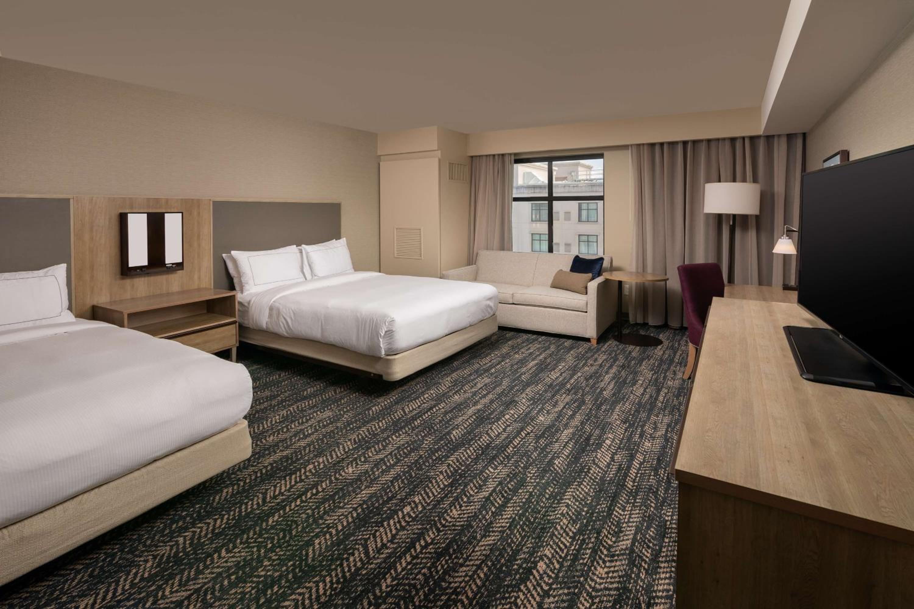 Queen Room with Two Queen Beds - Photo 3