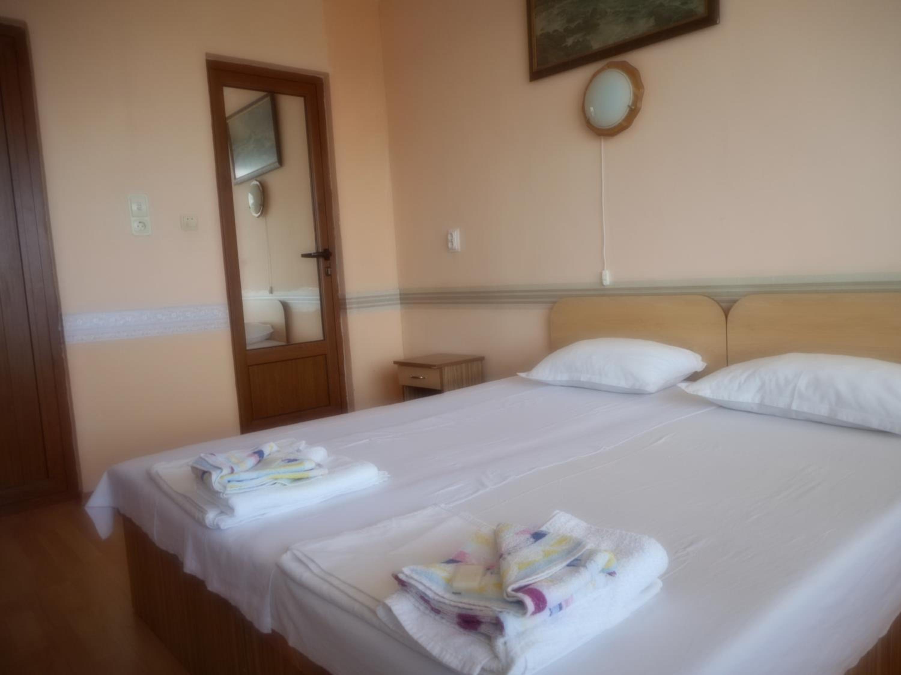 Double or Twin Room photo 3