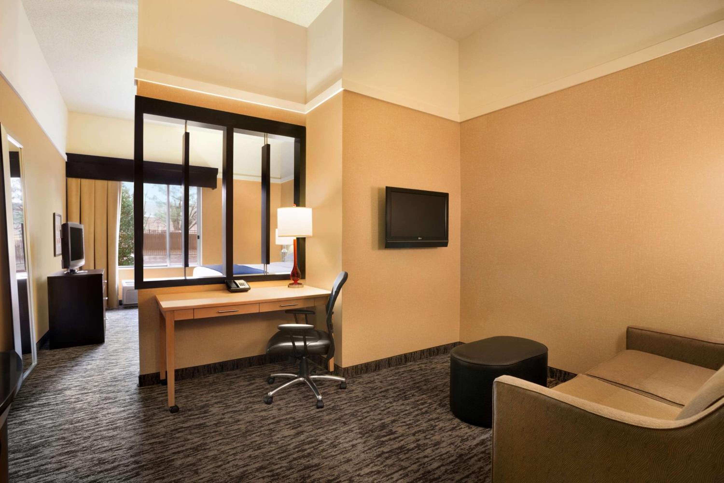 King Room - Disability Access/Non-Smoking - Photo 1