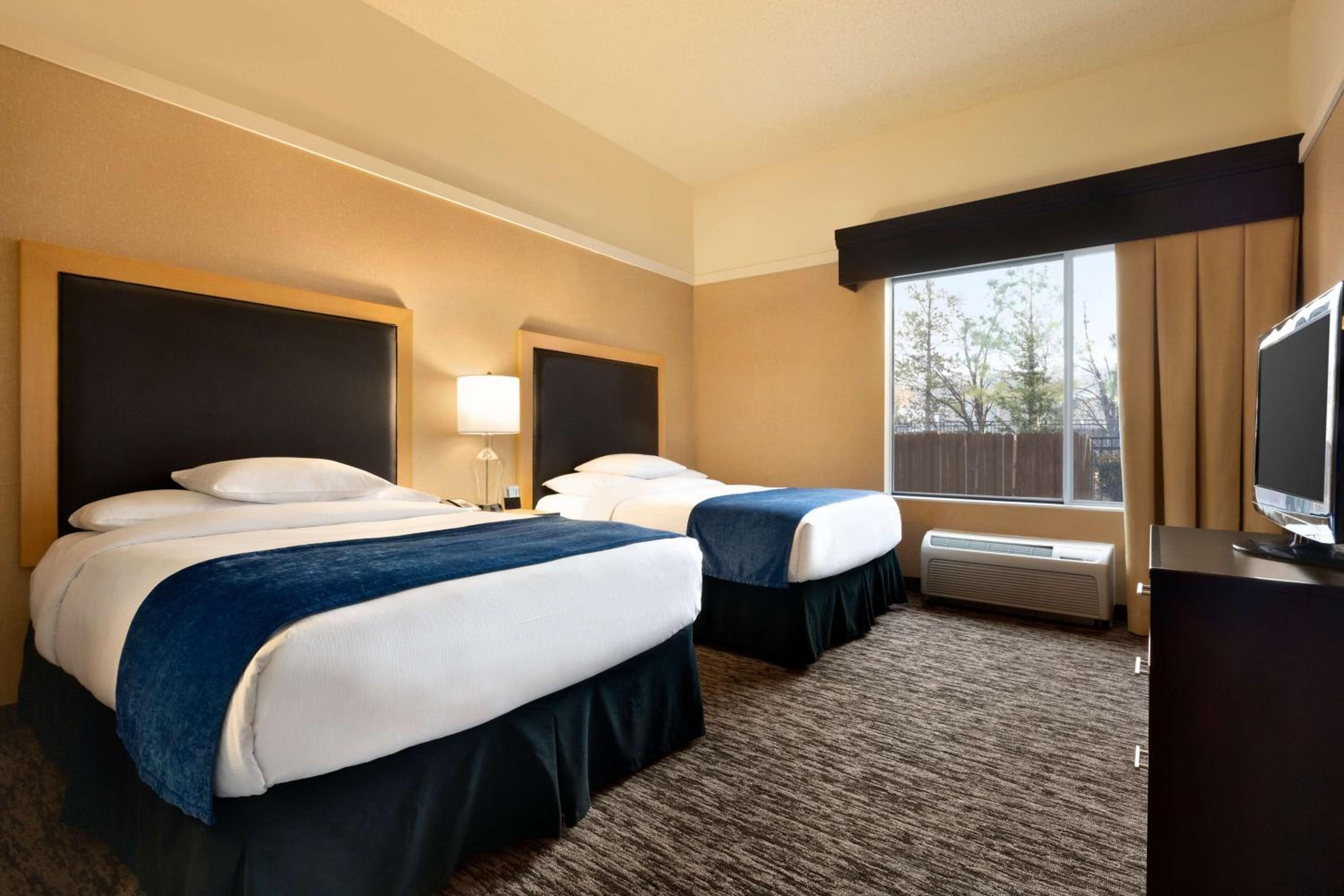 Queen Room with Two Queen Beds and Sofa Bed - Photo 1