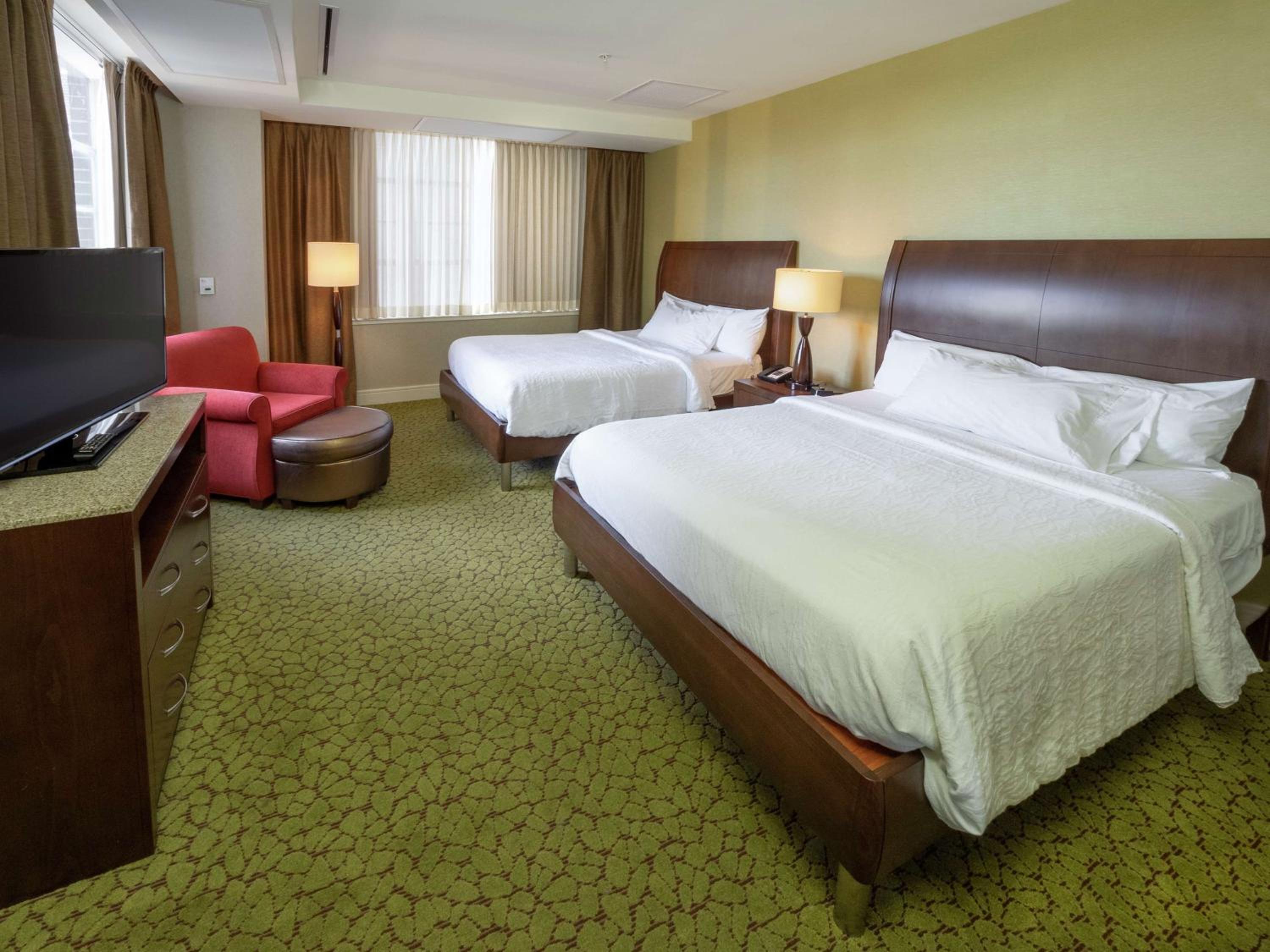 Queen Room with Two Queen Beds - Disability Access City View photo 2