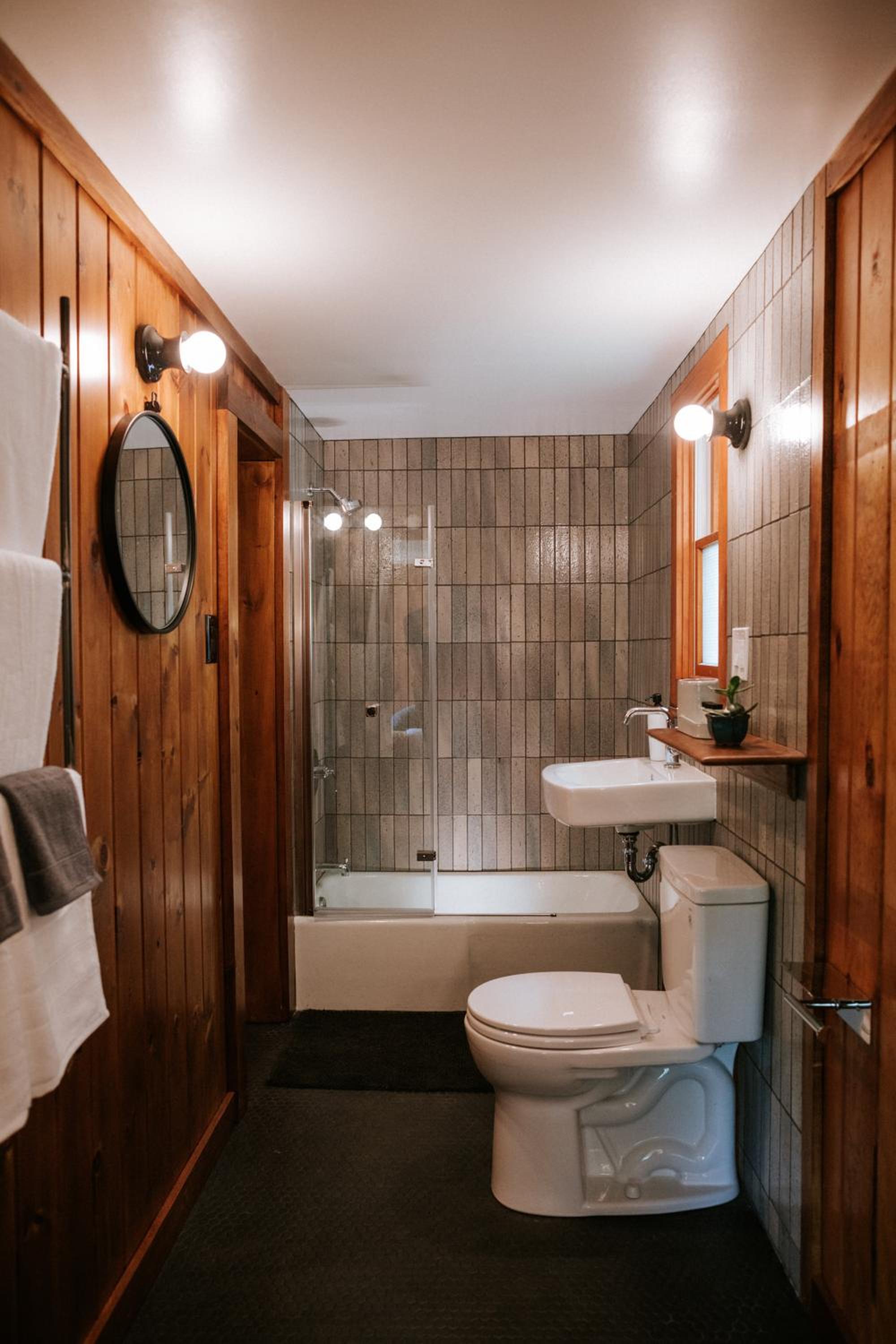 Superior Suite - Photo 10