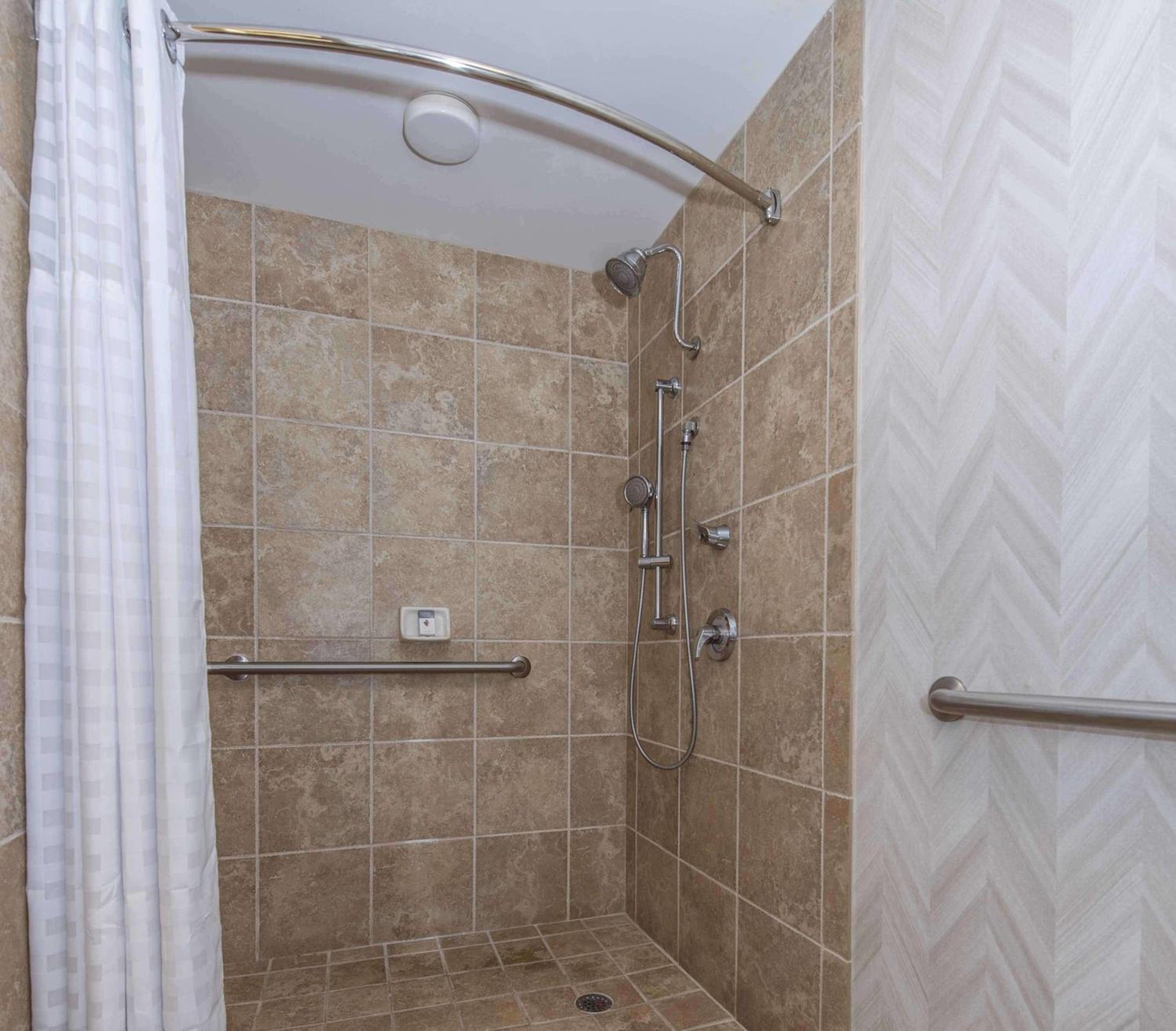 Junior King Suite - Disability Access with Roll-In Shower/Non-Smoking
