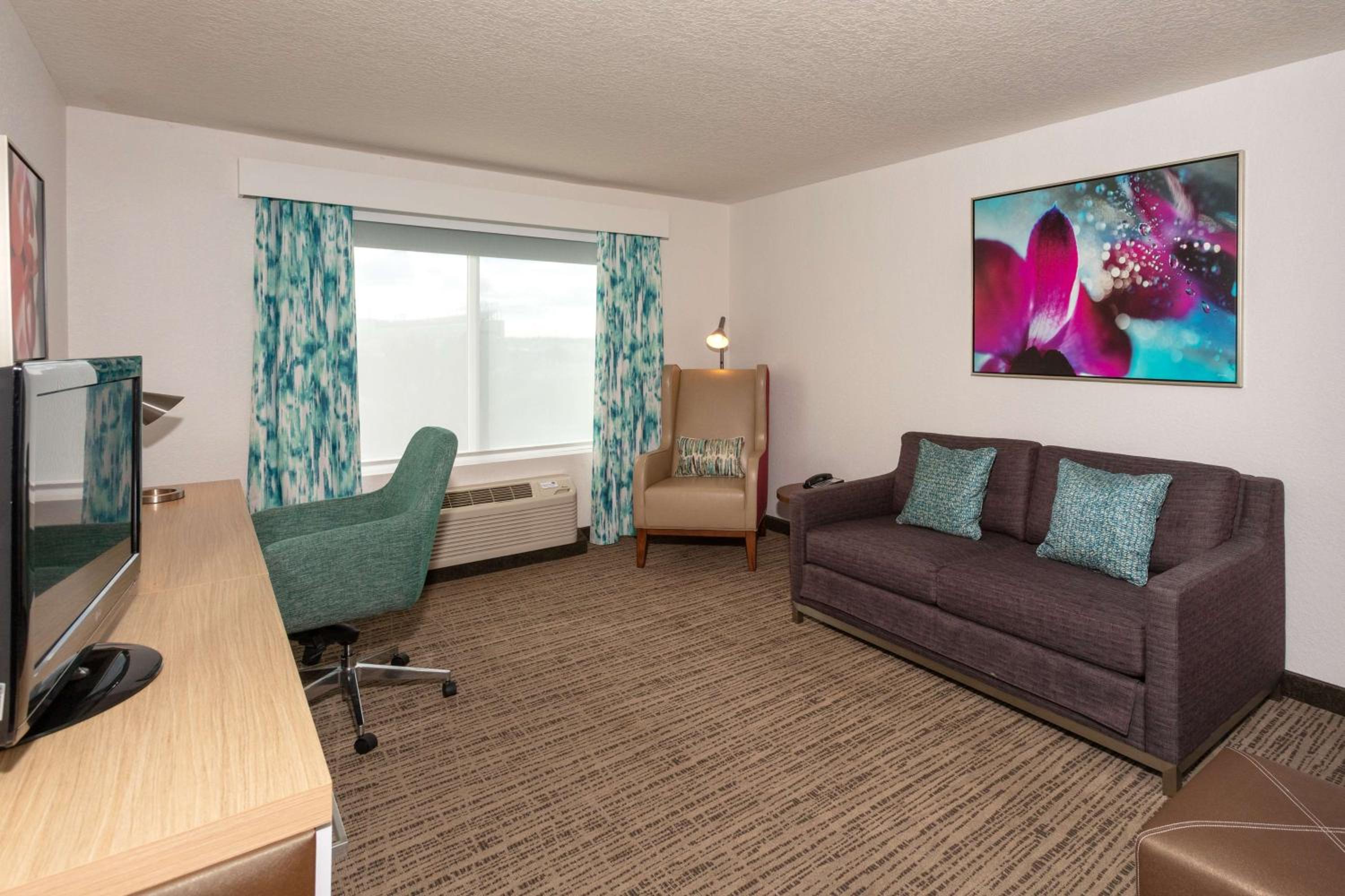 One-Bedroom King Suite with Sofa Bed - Photo 2