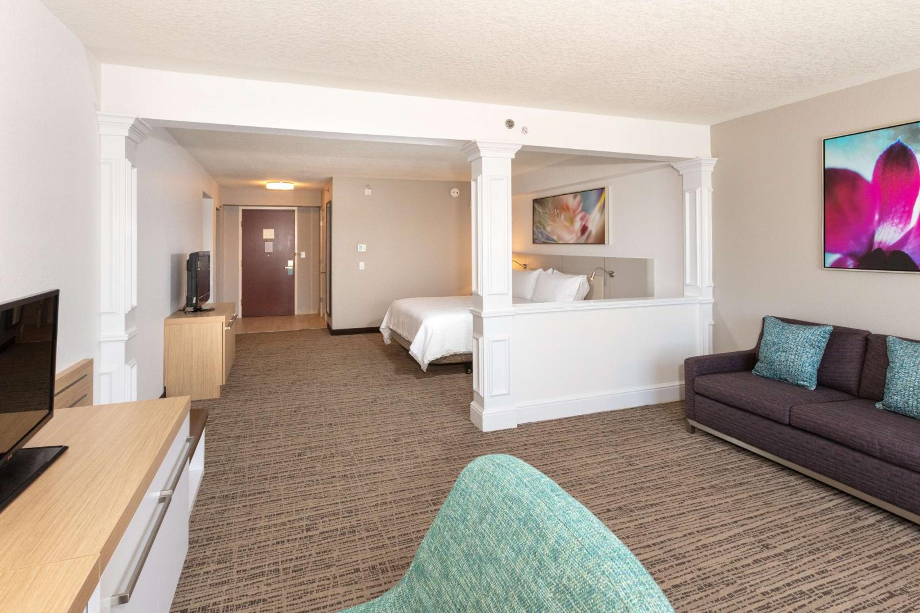 Junior King Suite with Seating Area - Photo 1