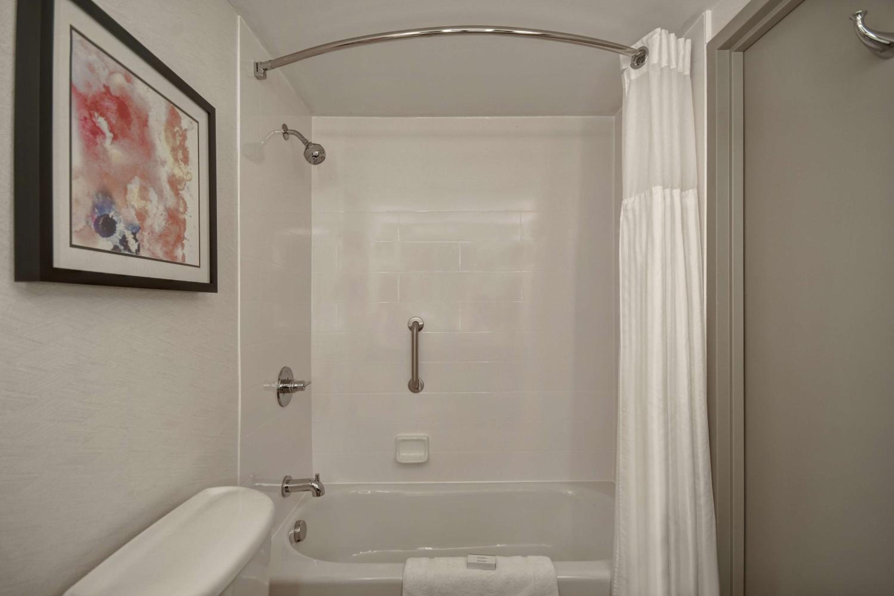 King Room with Accessible Tub - Mobility Access - Photo 6