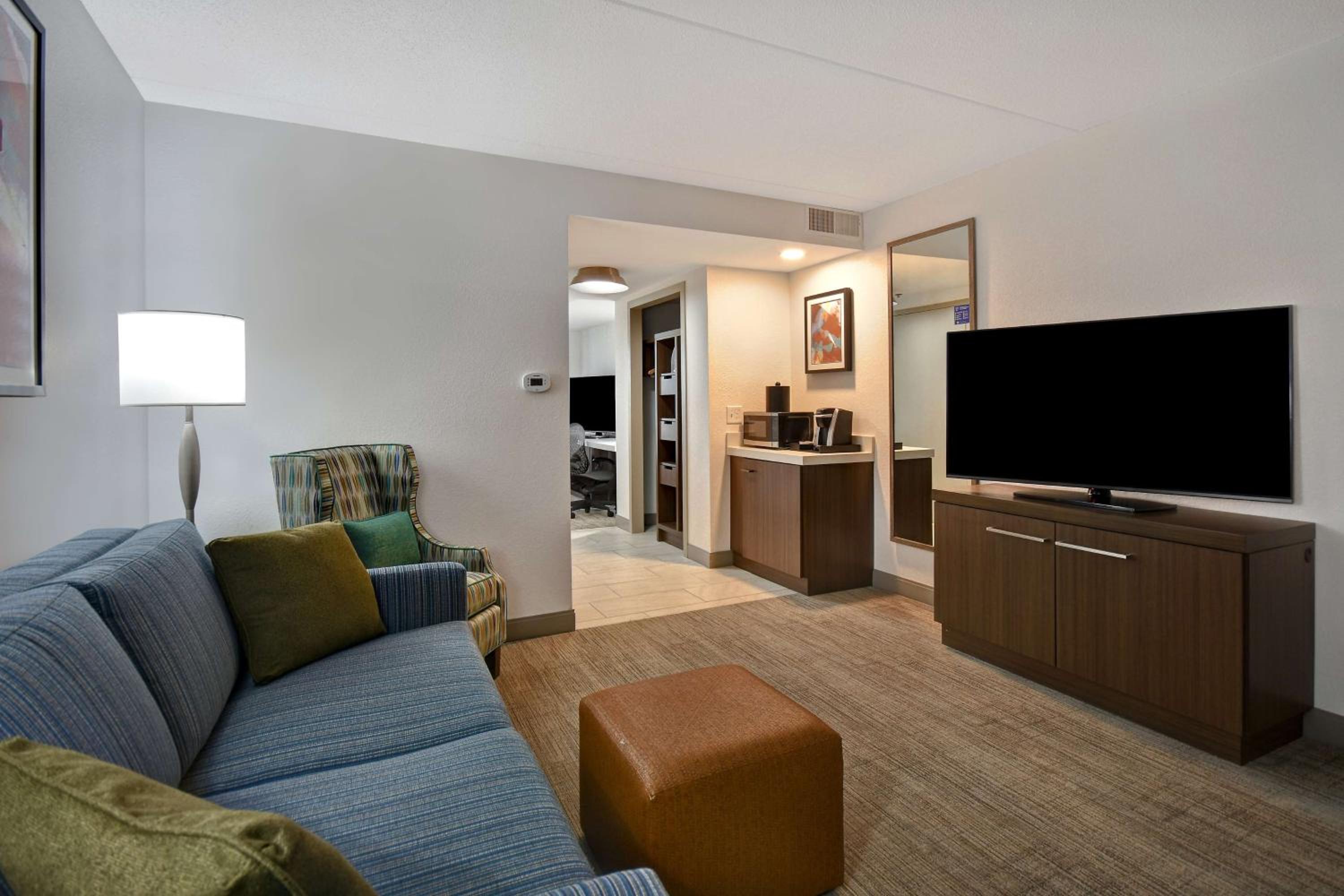One-Bedroom King Suite with Sofa Bed - Photo 2