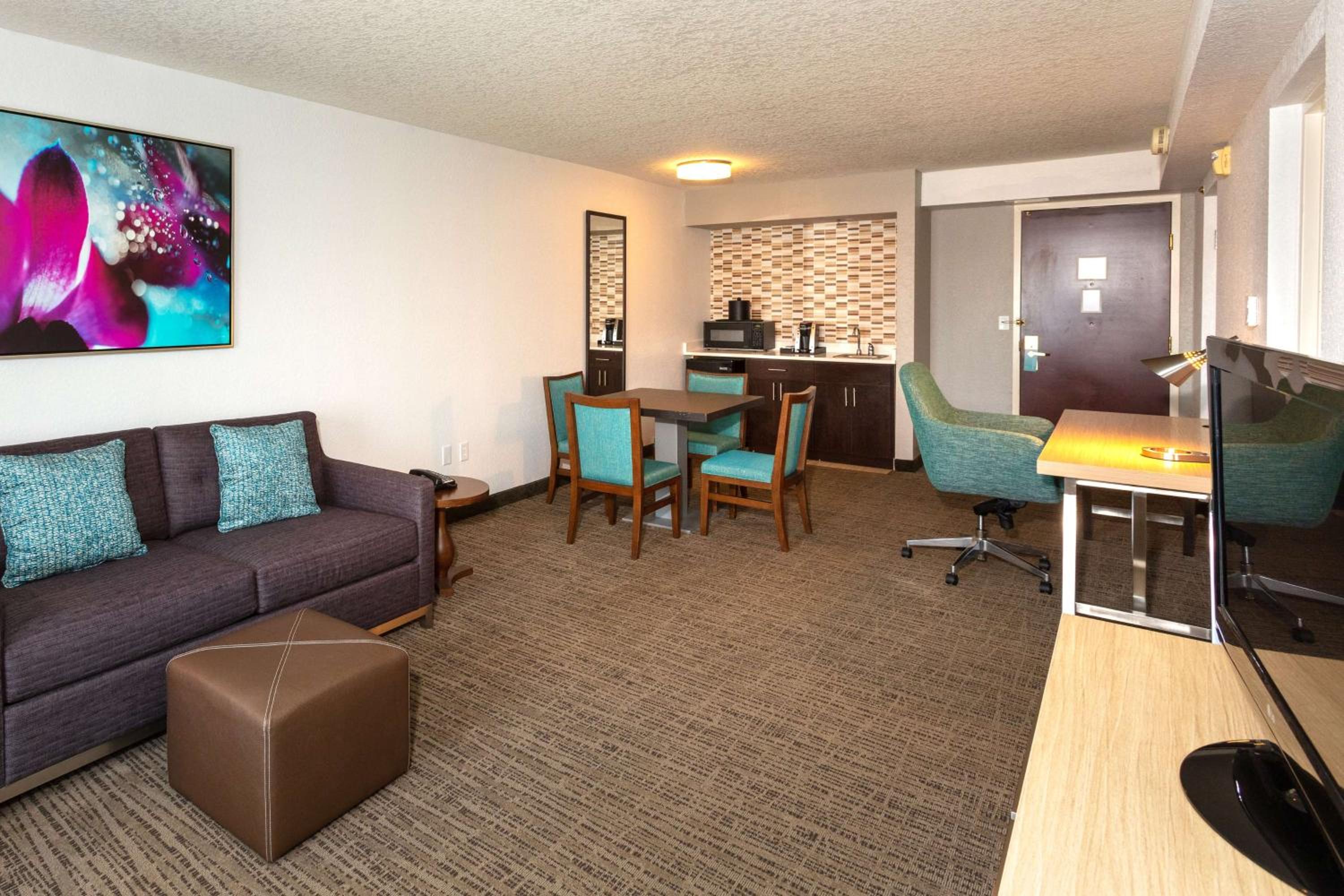 One-Bedroom Deluxe King Suite with Spa Bath - Photo 4