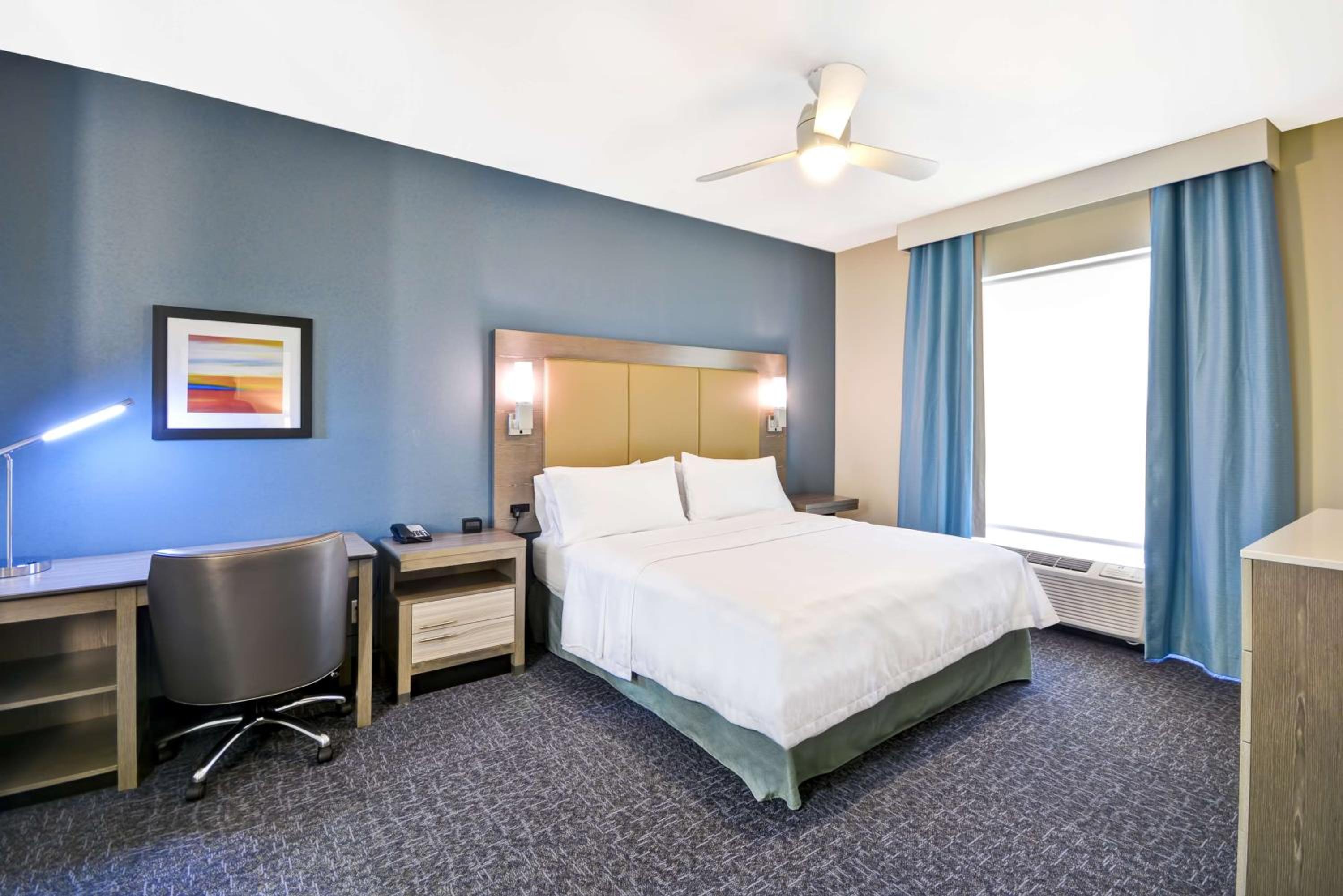 King Studio Suite with Bath Tub - Mobility/Hearing Access