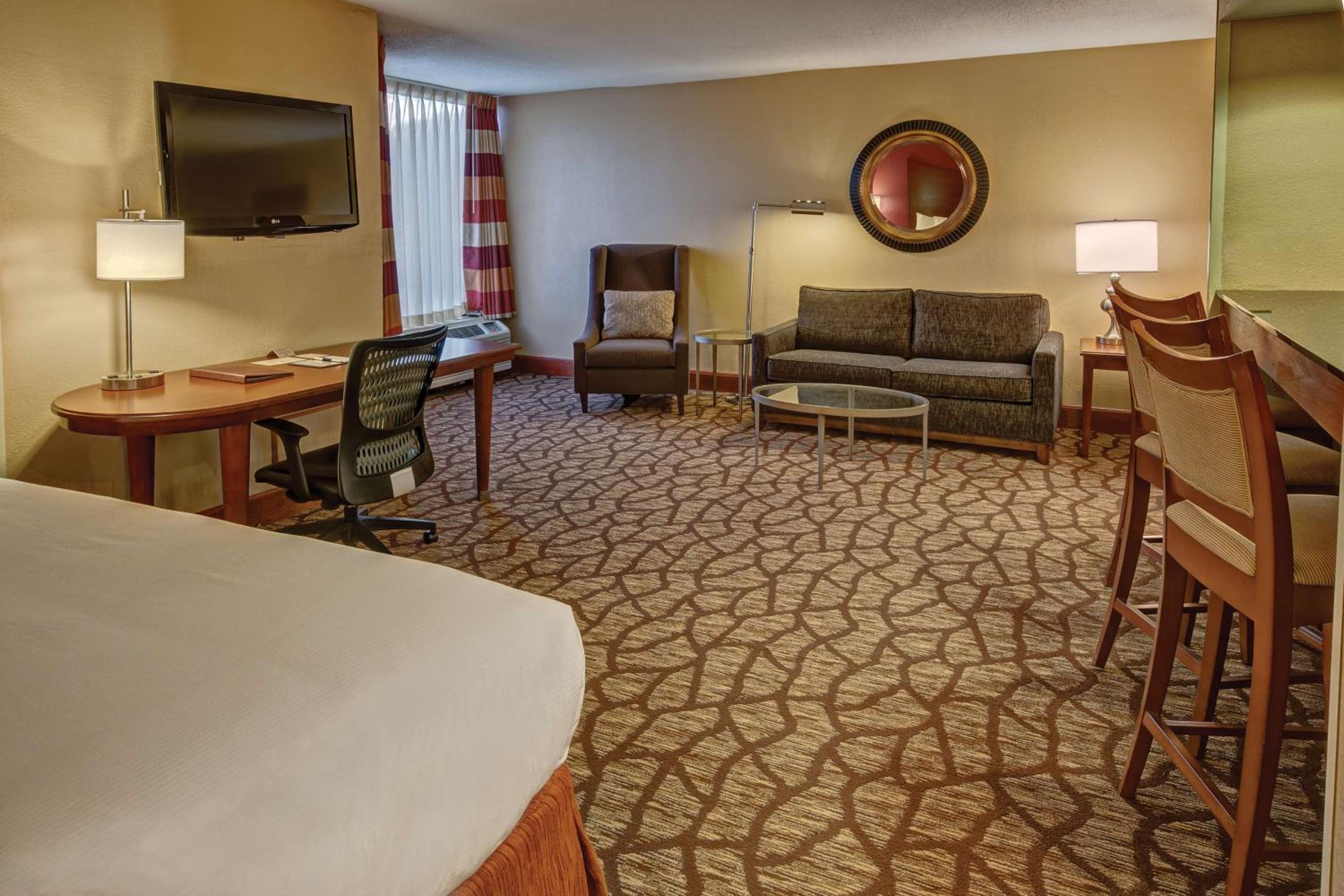 One King Jr Suite Non-Smoking - Photo 1