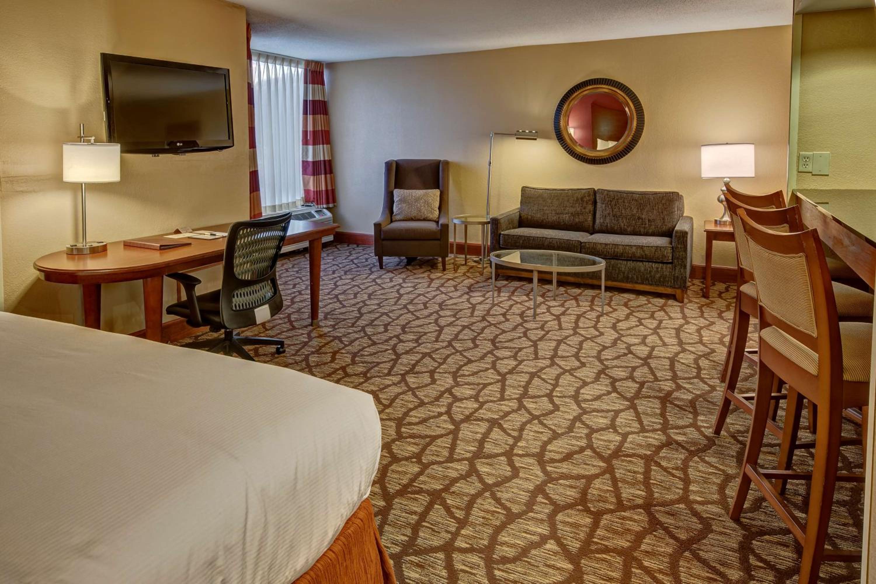 One King Jr Suite Non-Smoking - Photo 4
