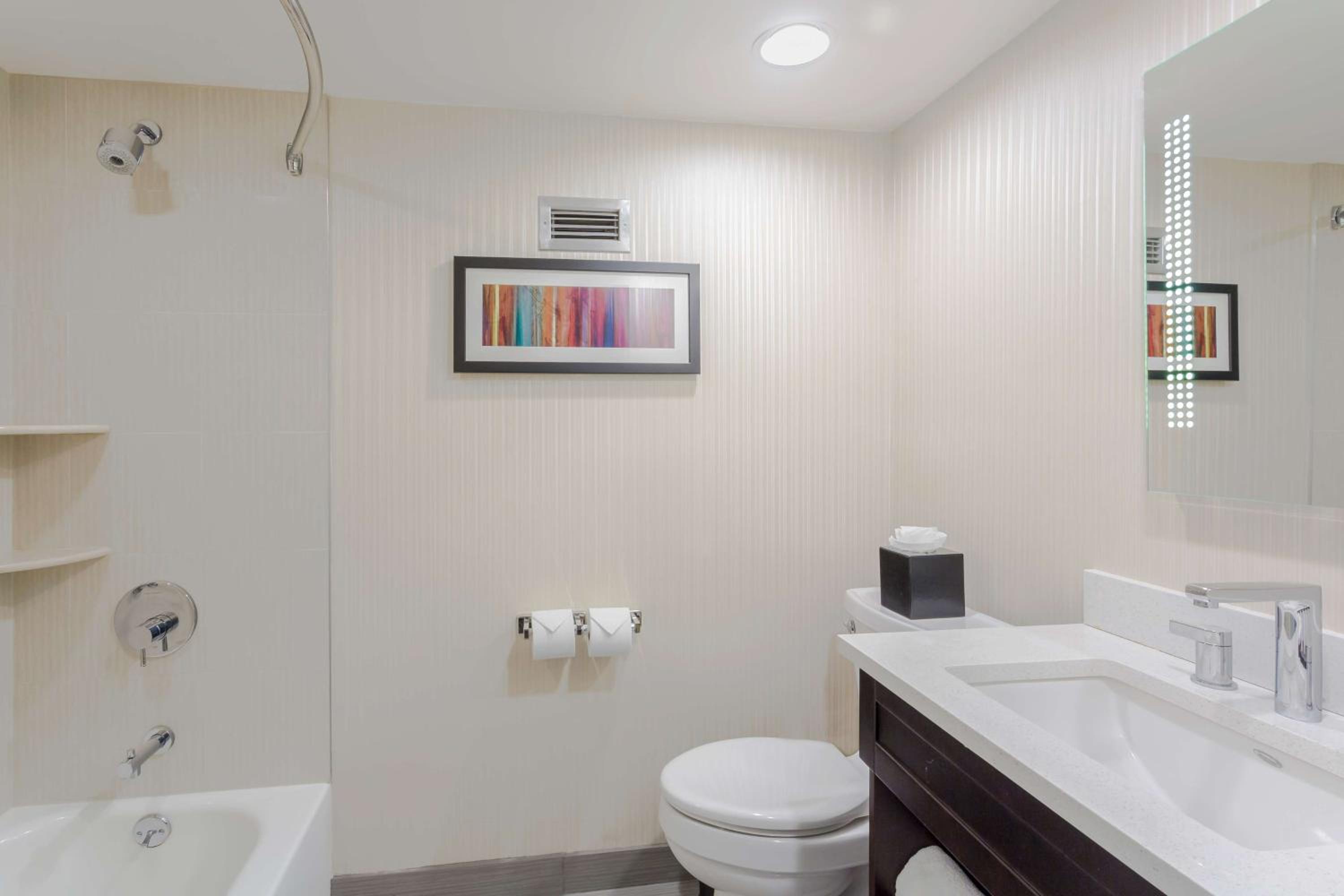 One-Bedroom King Suite - Non-Smoking - Photo 2