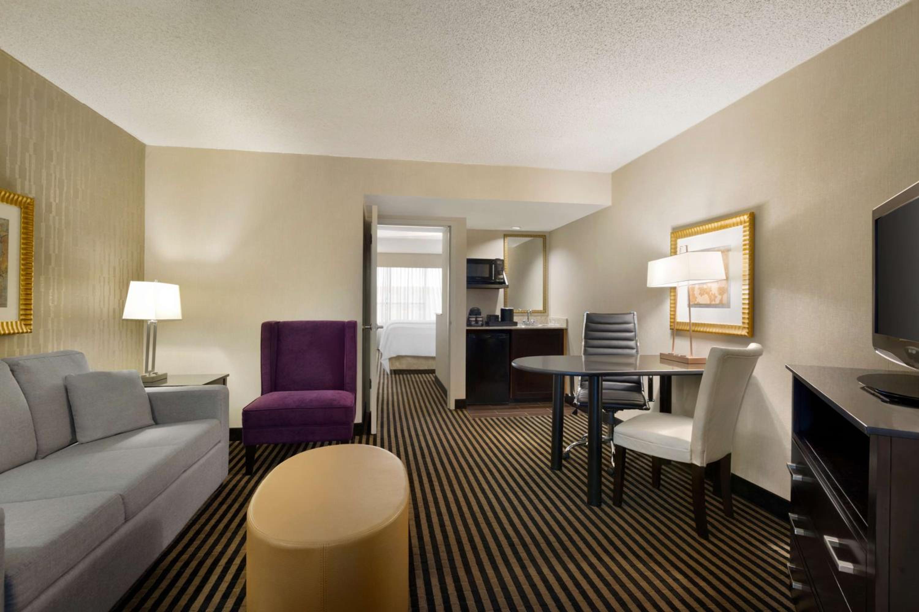 One-Bedroom King Suite - Non-Smoking - Photo 6
