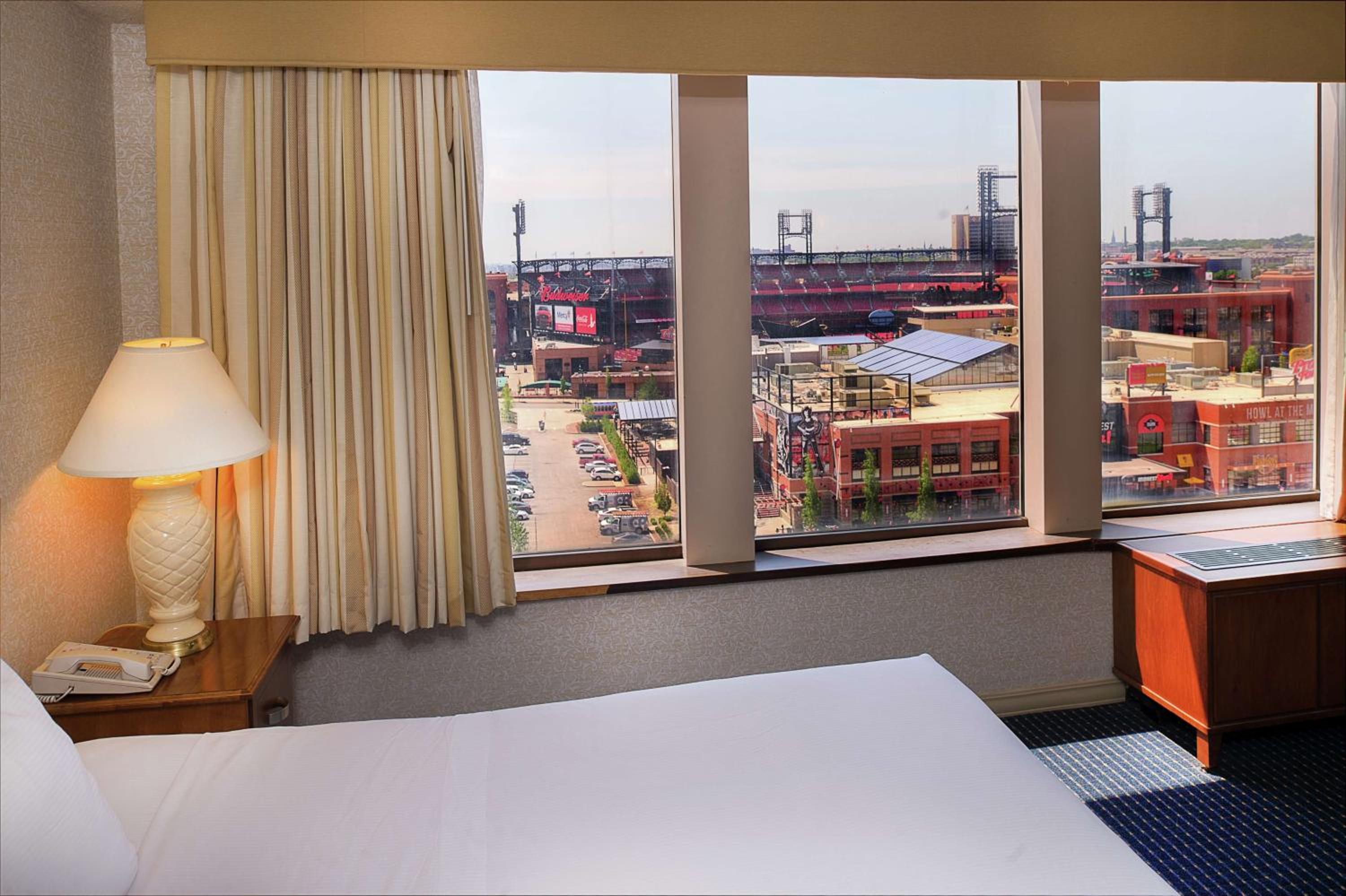 King Room with Stadium View - Photo 3