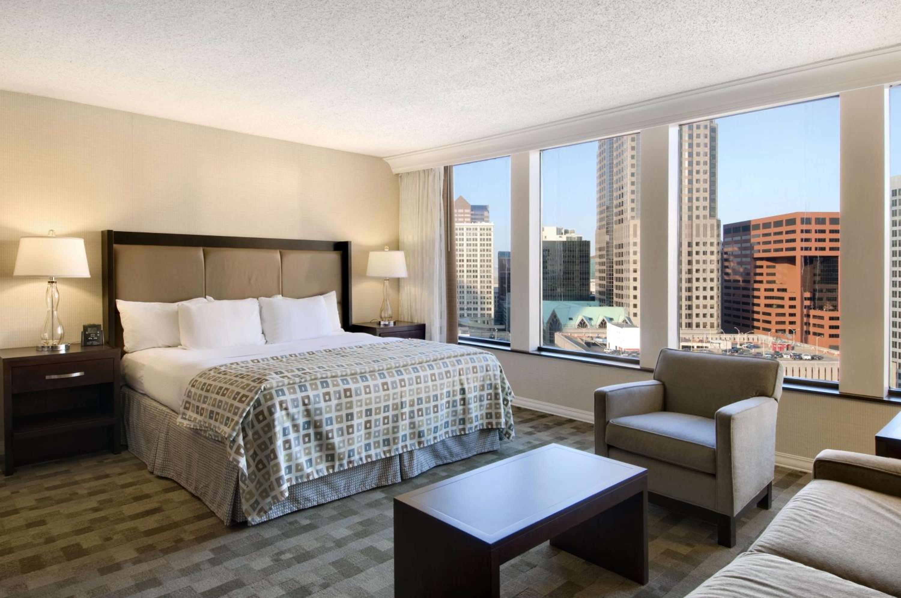 Superior Corner King - West Tower - Photo 4