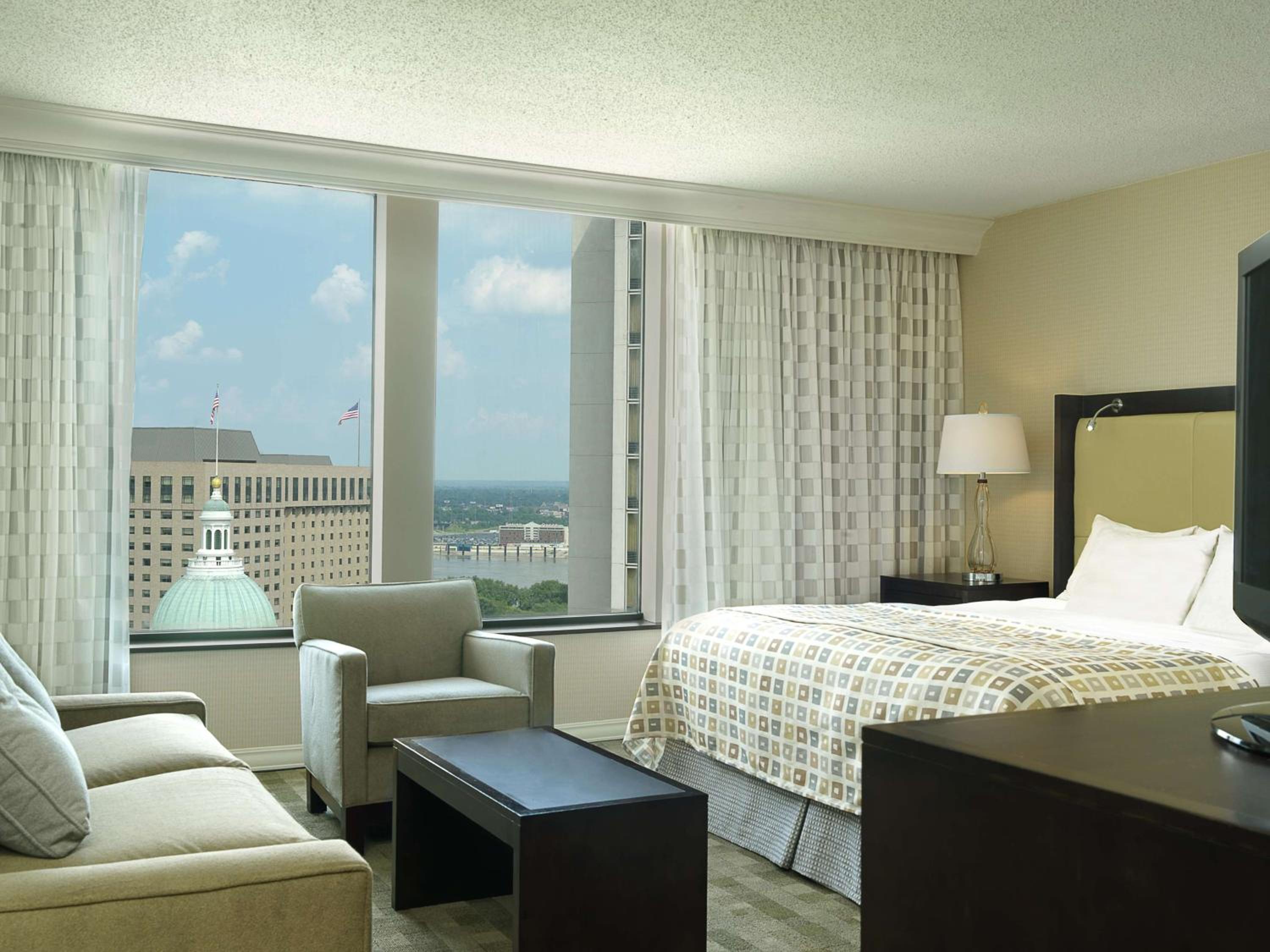 Superior Corner King - West Tower - Photo 1