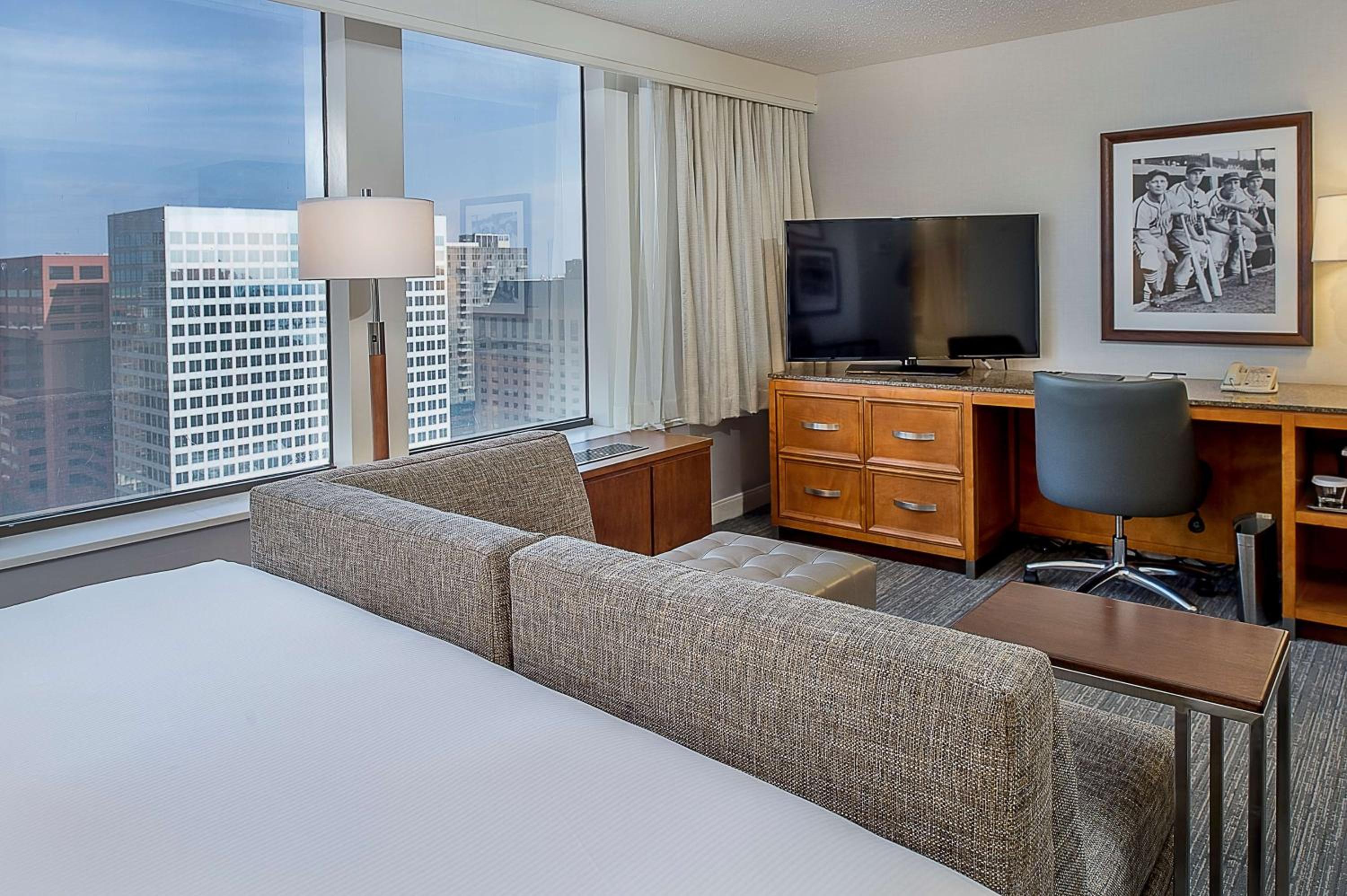 King Room with City View - Photo 4