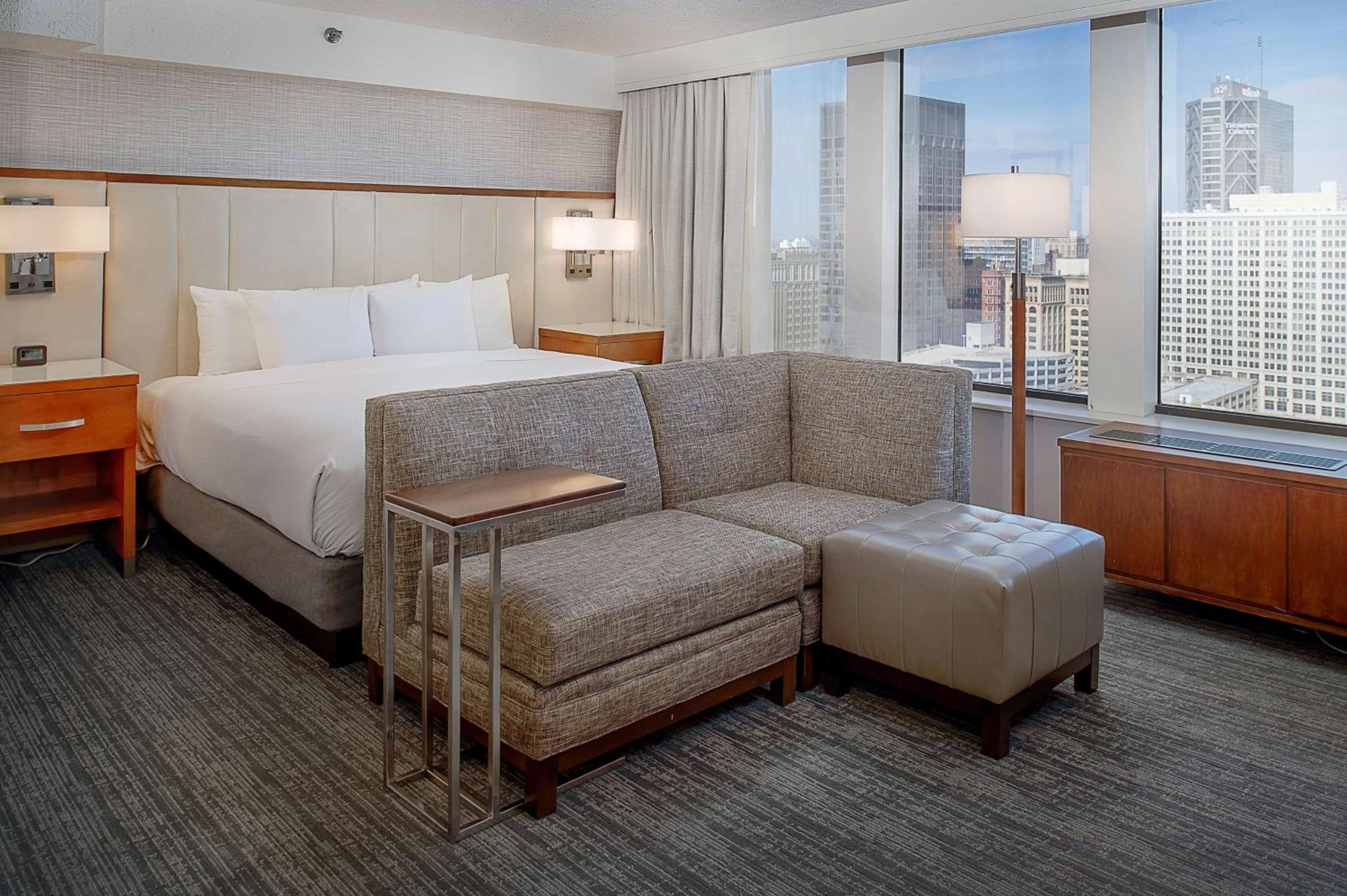 King Room with City View - Photo 3