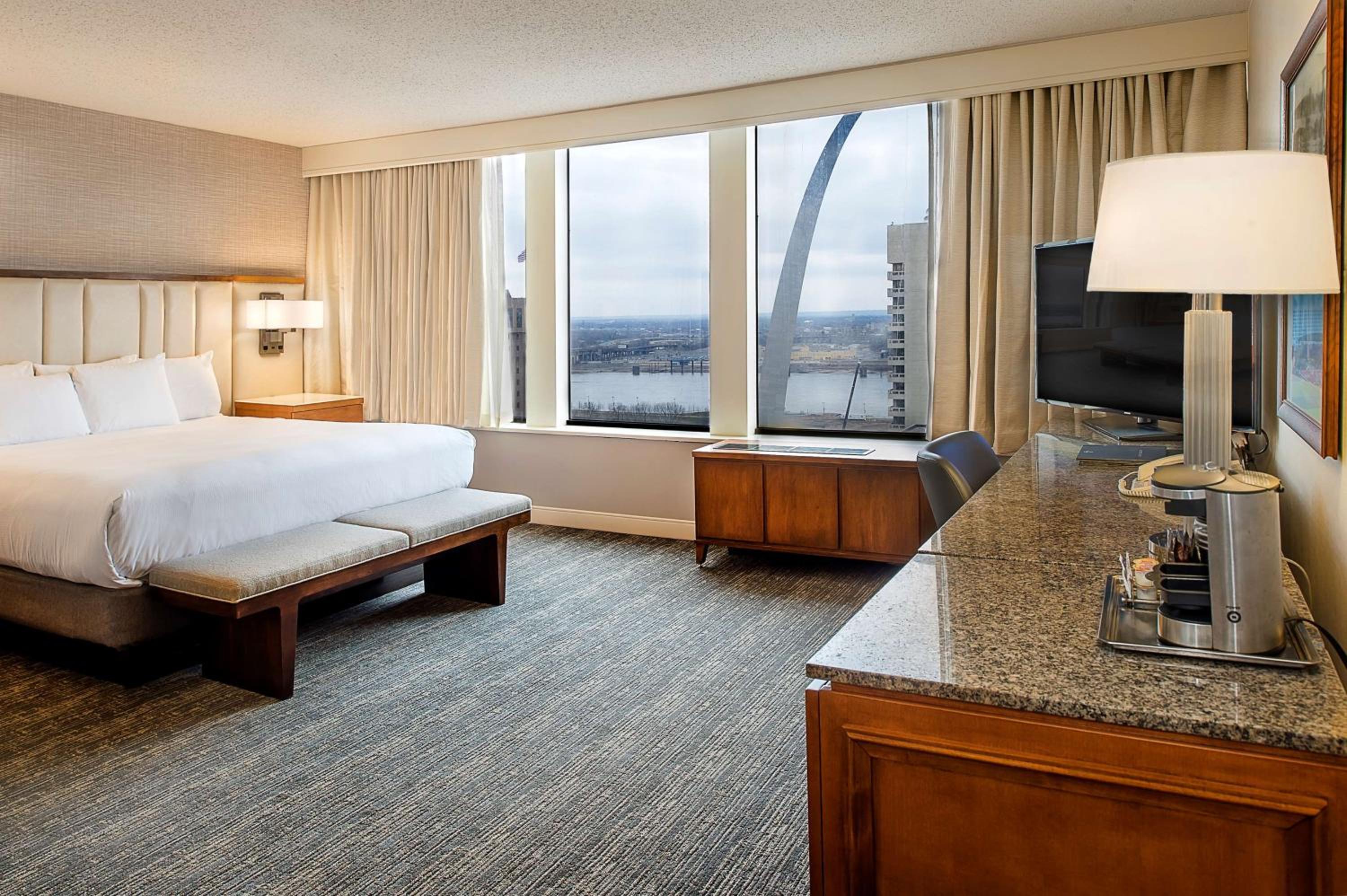 Corner King Room - East Tower - Photo 2