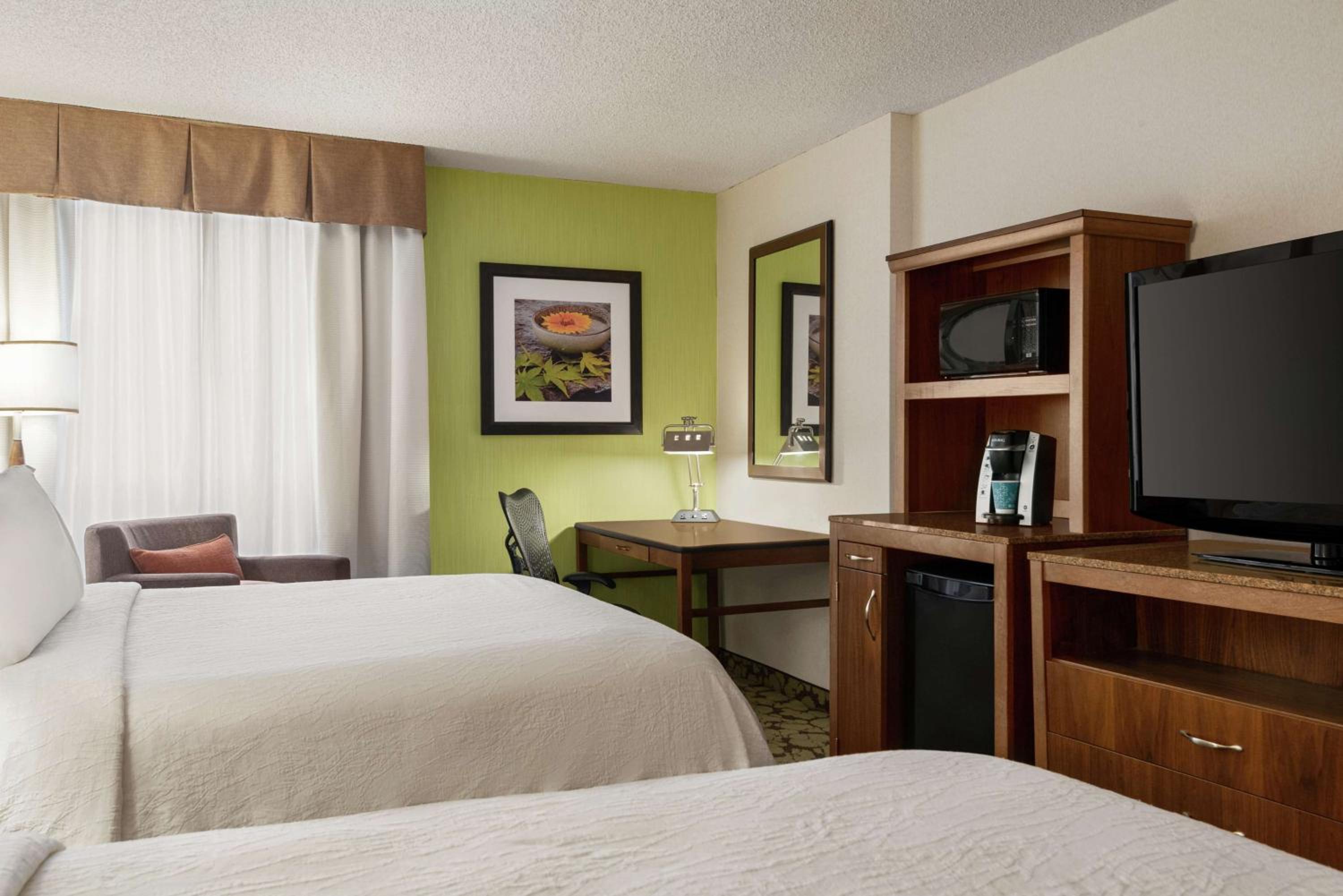 Queen Room with Two Queen Beds - Photo 3