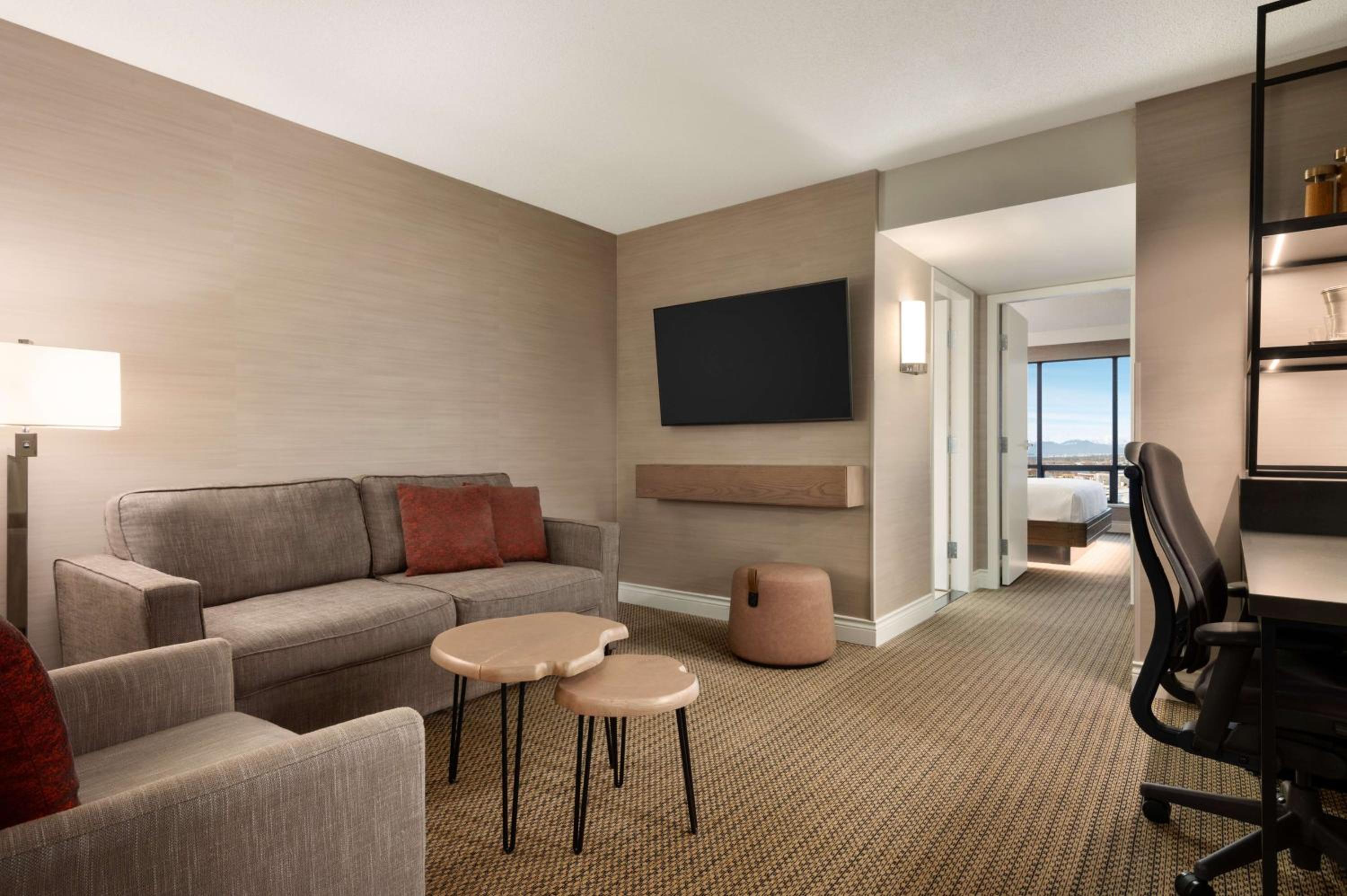 Junior King Suite with Seating Area photo 2
