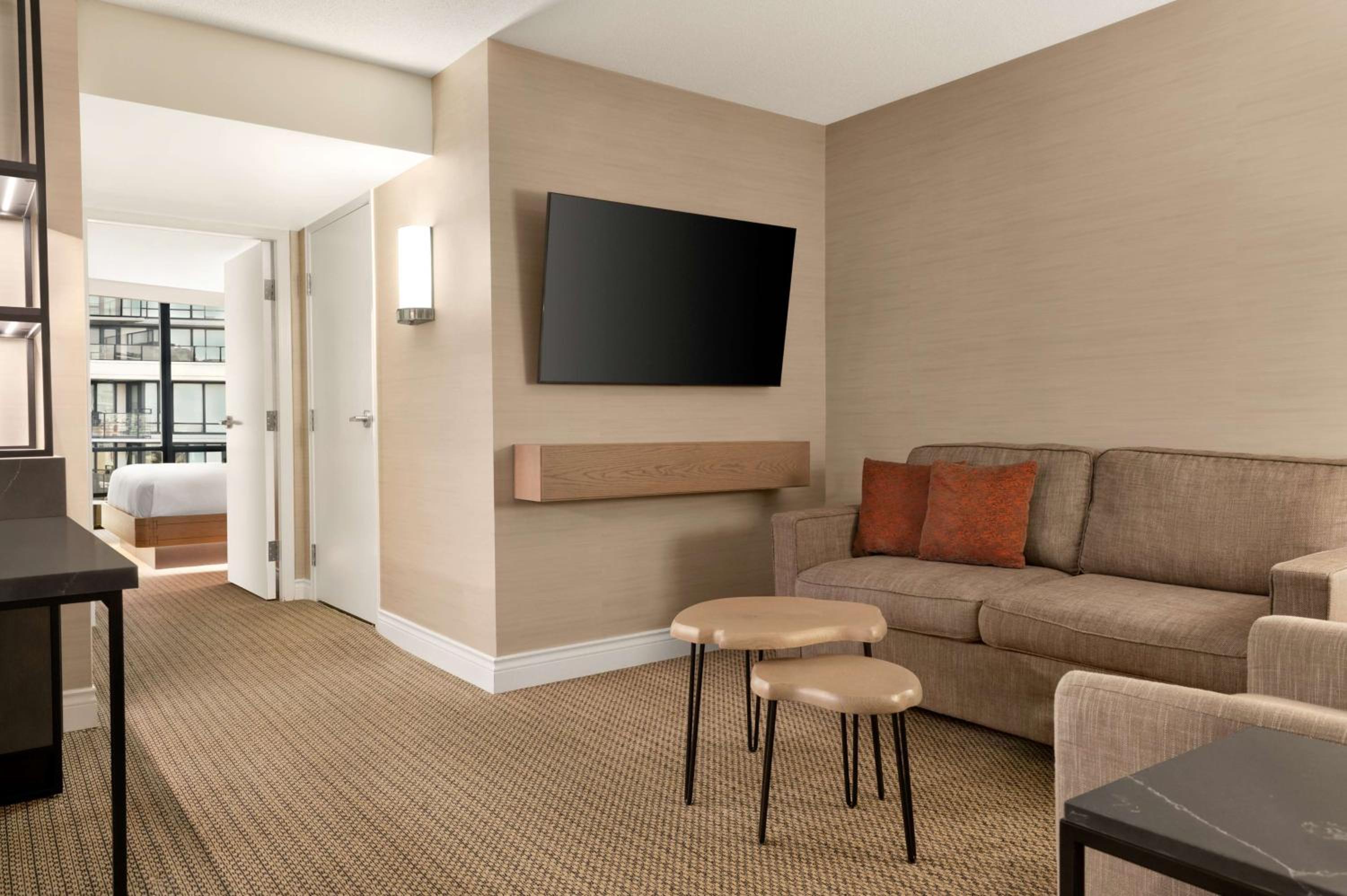 One-Bedroom King Suite - Disability Access photo 3