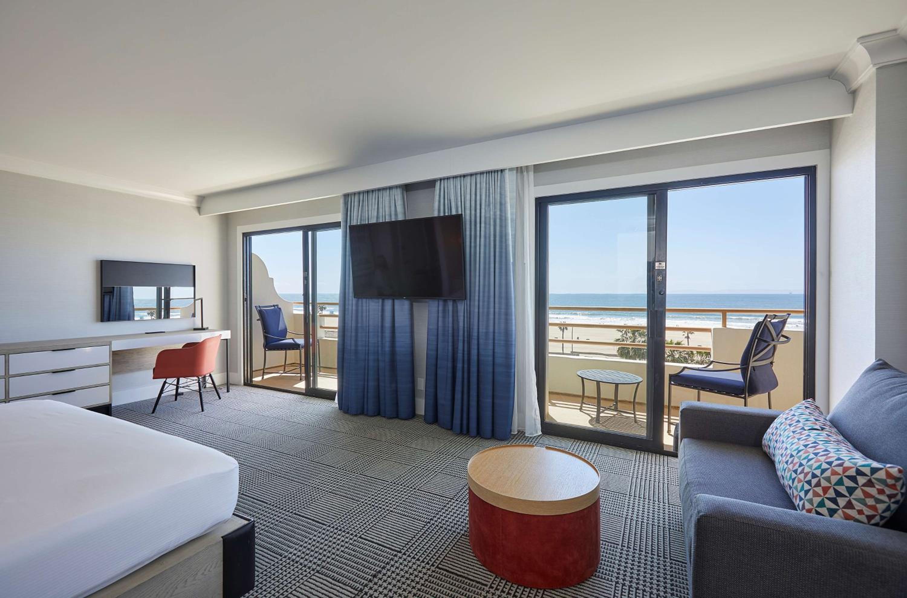 King Oceanfront Room - Huntington Tower - Photo 3