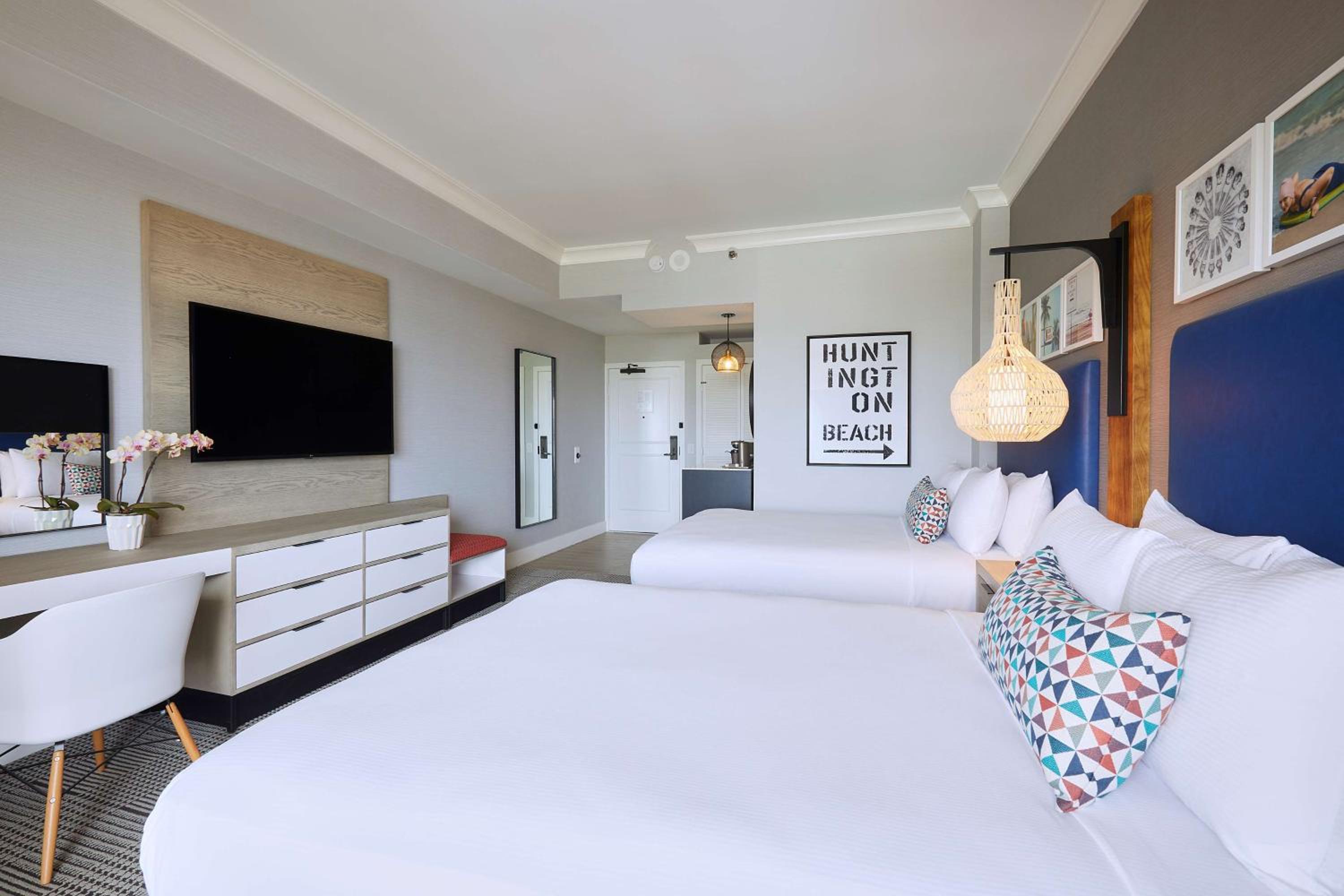 Queen Room with Two Queen Beds - Ocean Front - Huntington Tower - Photo 1