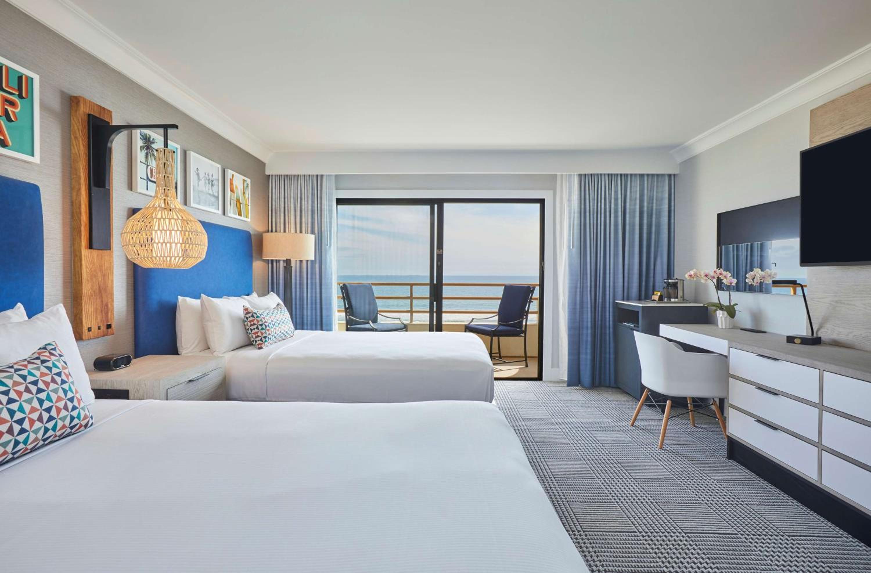 Queen Room with Two Queen Beds - Ocean Front - Huntington Tower - Photo 4
