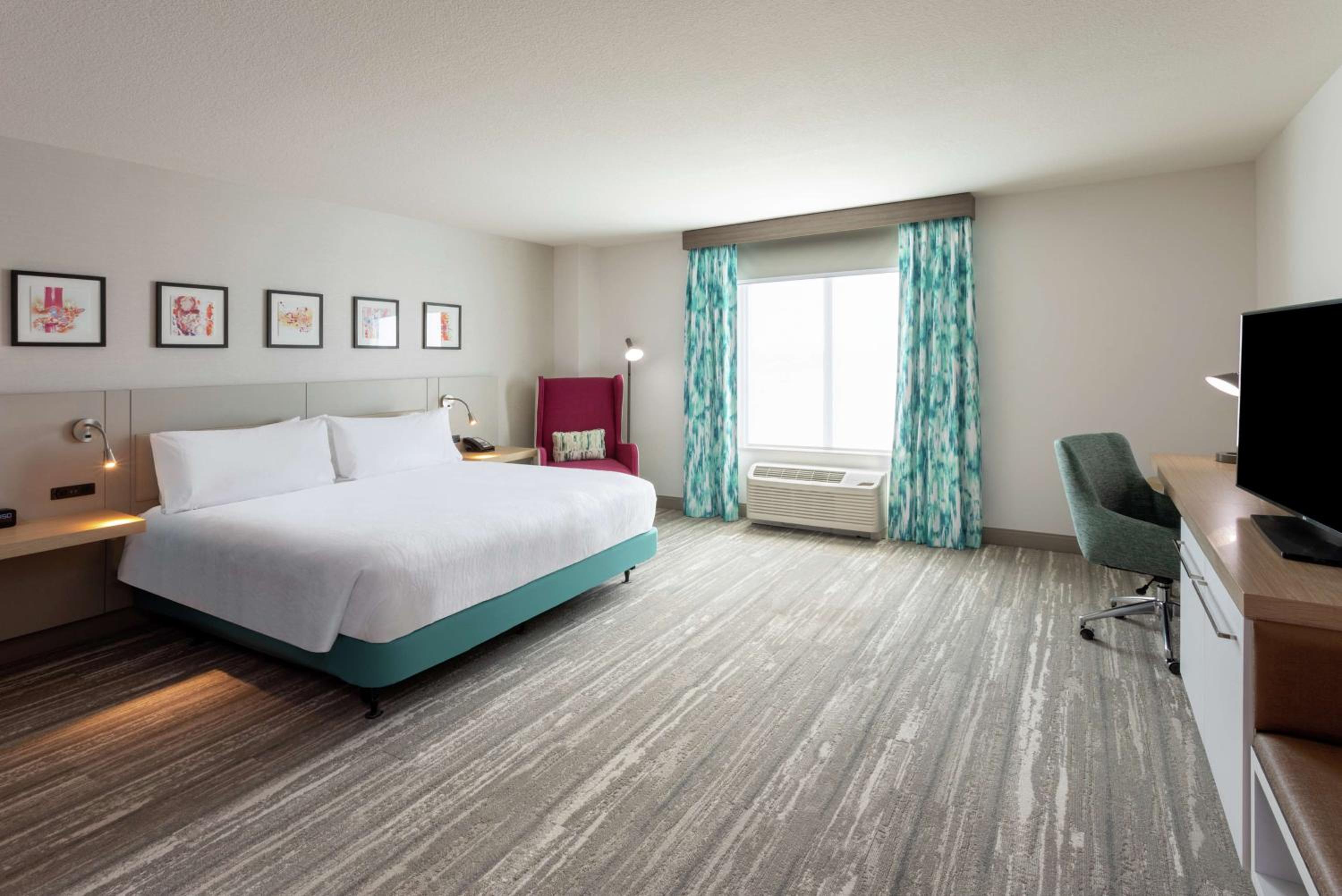 King Room with Accessible Tub - Mobility Access - Photo 3