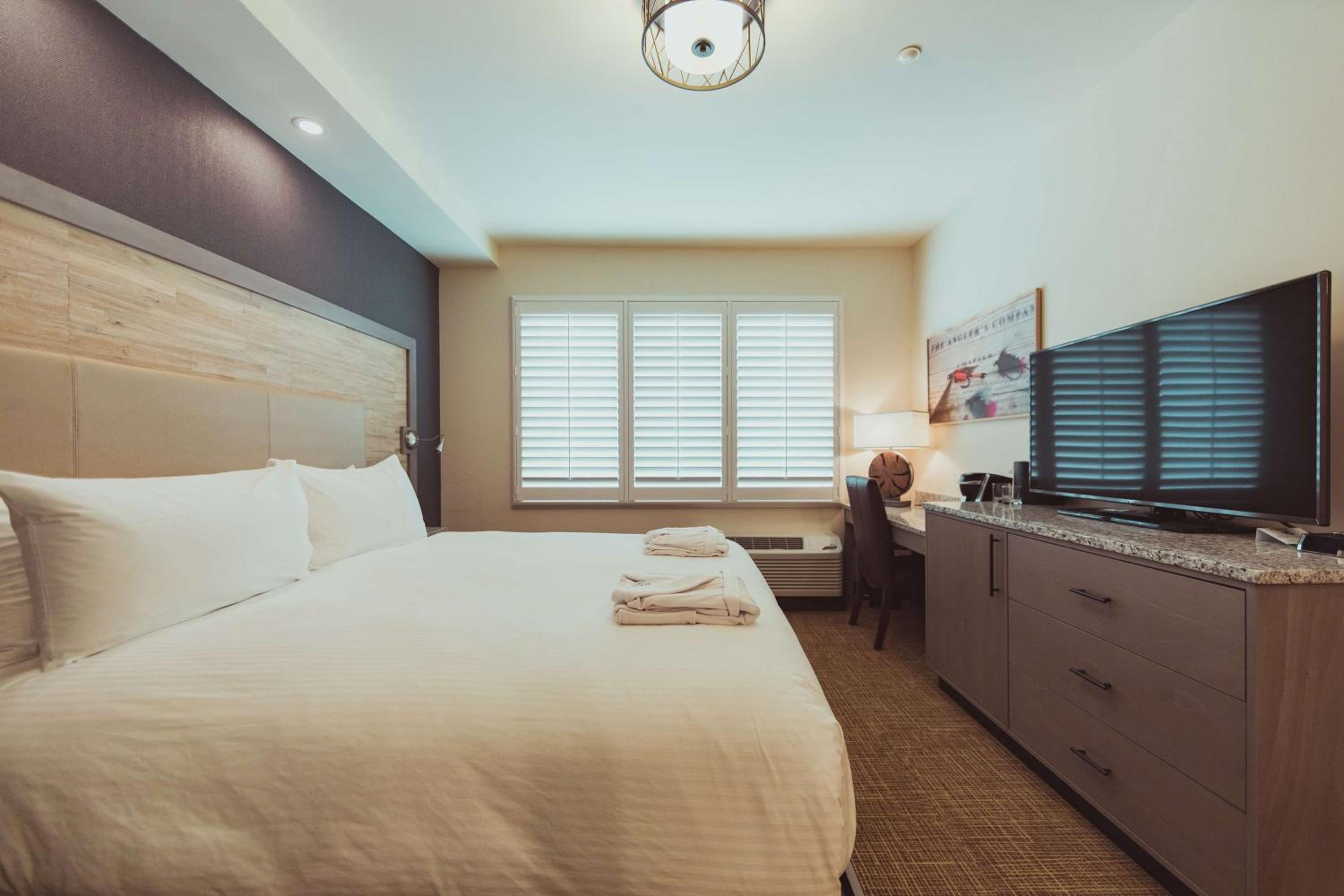 King Room with Desk