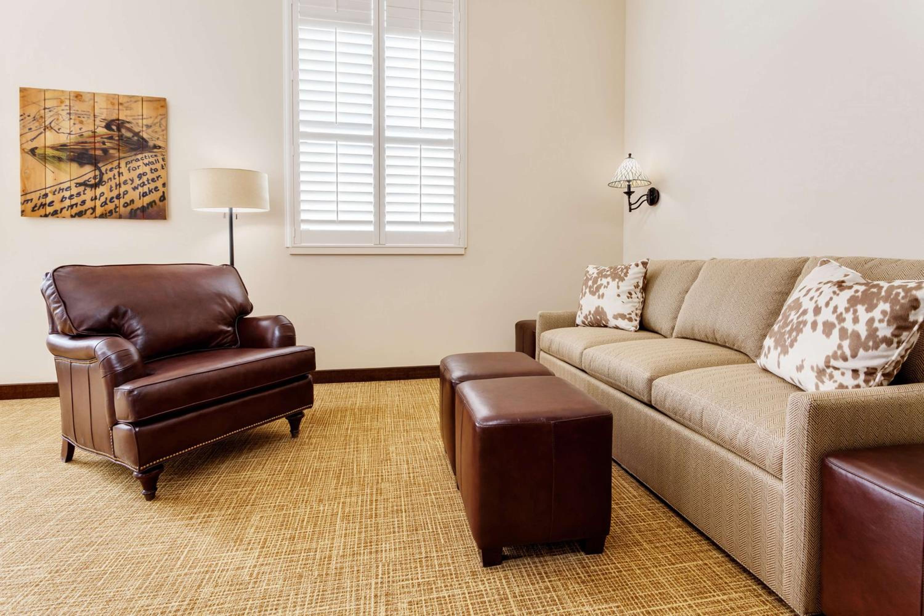 Queen Room With Two Queen Beds And Sofa Bed photo 3
