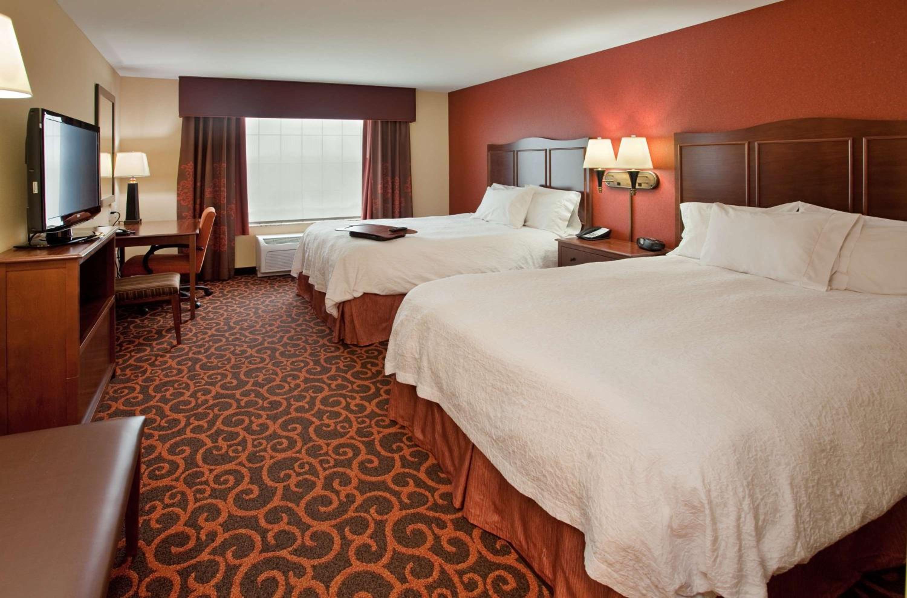 Room with Two Queen Beds - Non-Smoking - Photo 1