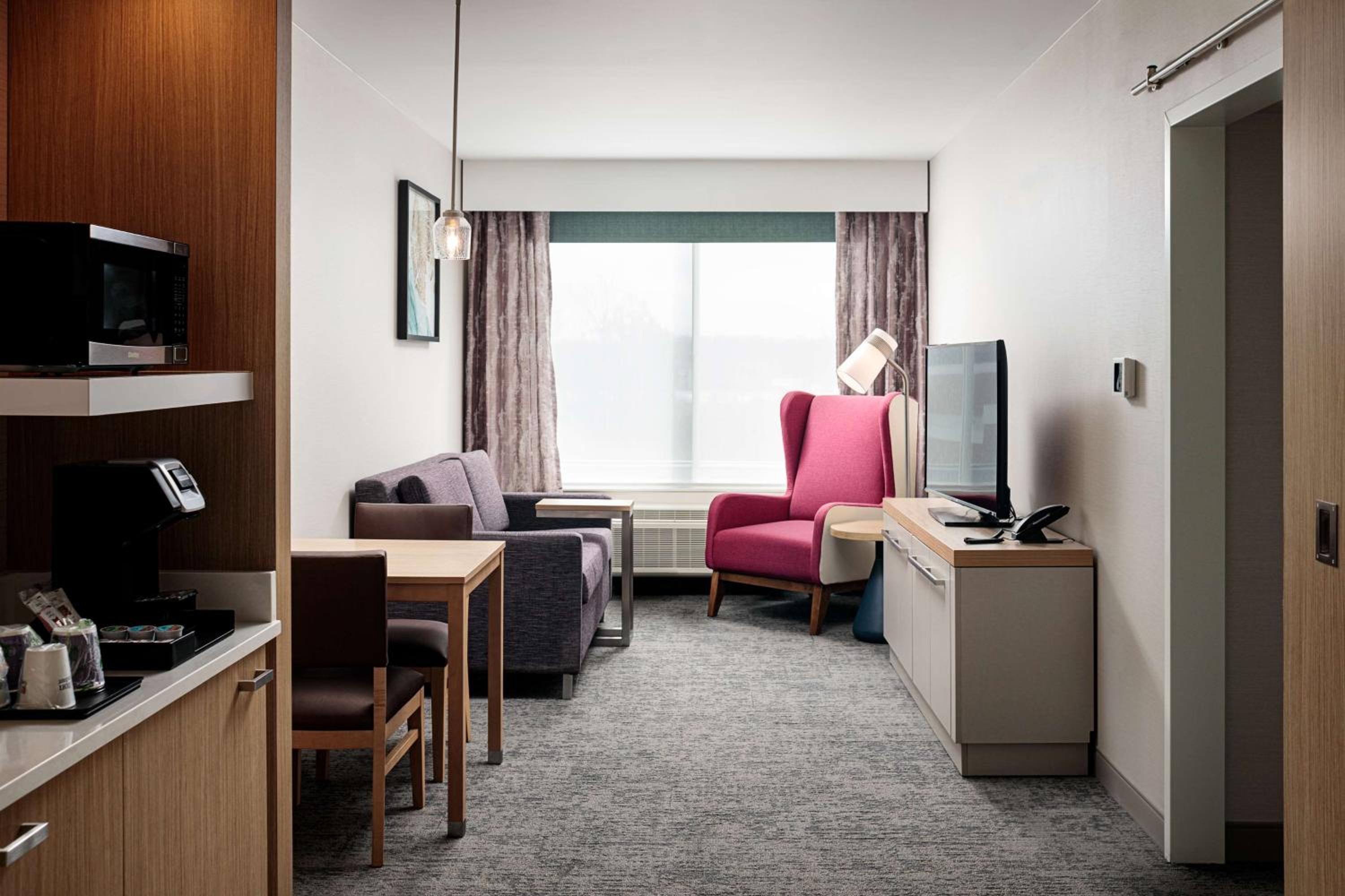 One-Bedroom King Suite with Sofa Bed - Photo 2