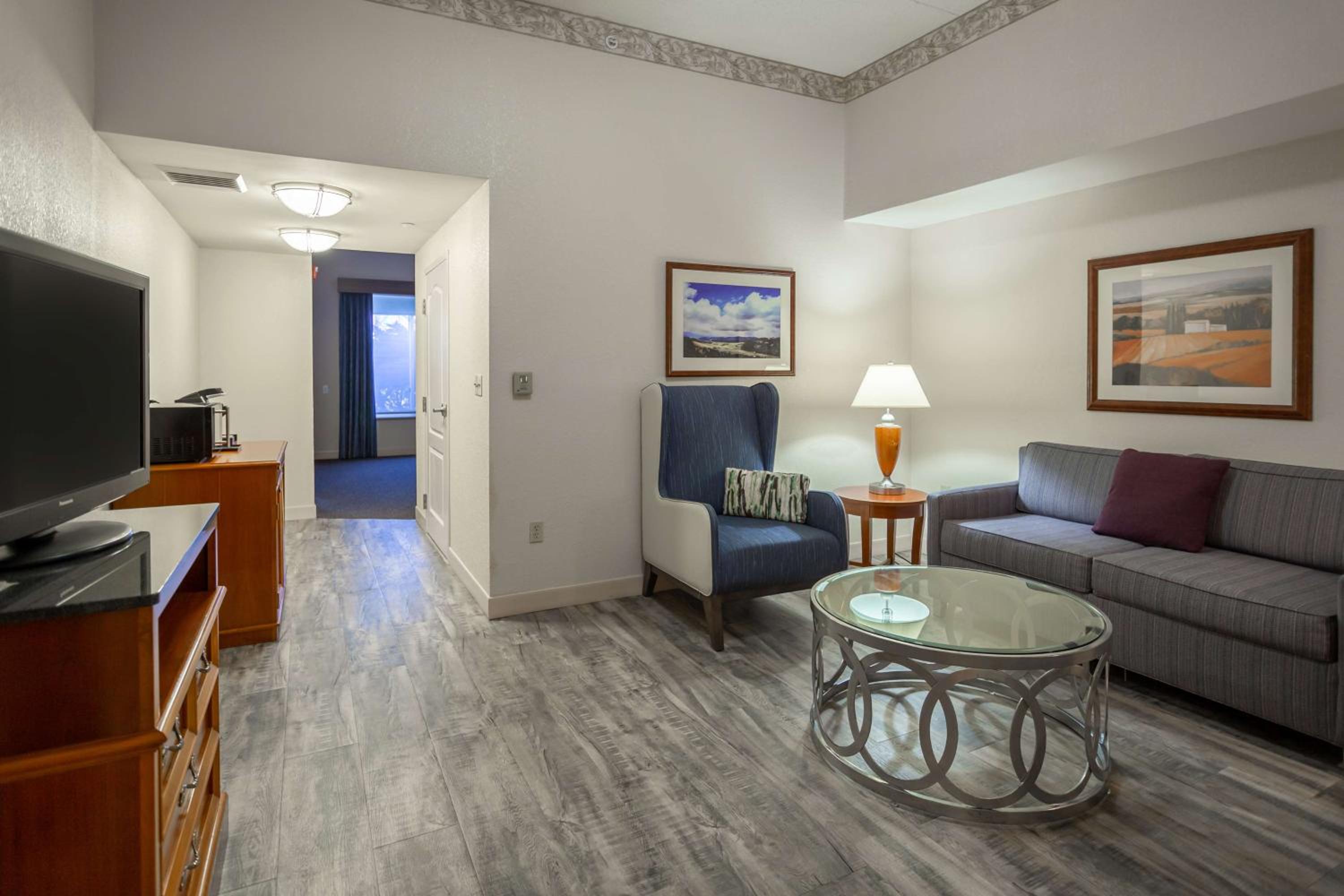 Junior Suite with Two Queen Beds - Photo 4