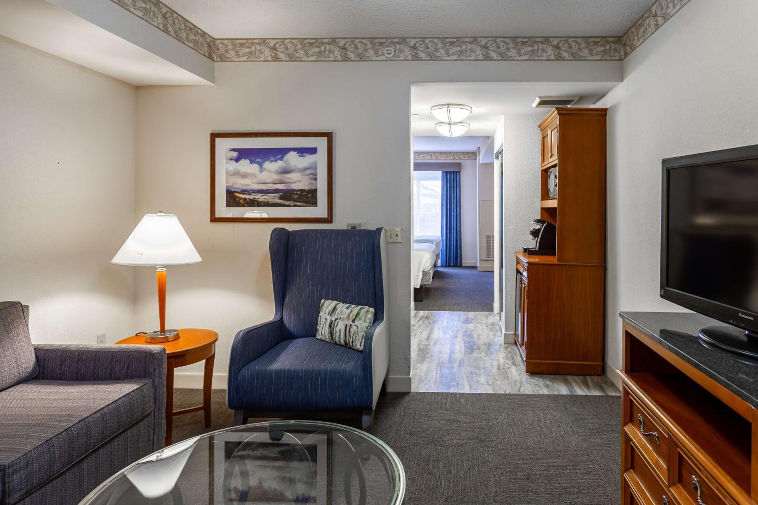 Junior Suite with Two Queen Beds - Photo 3