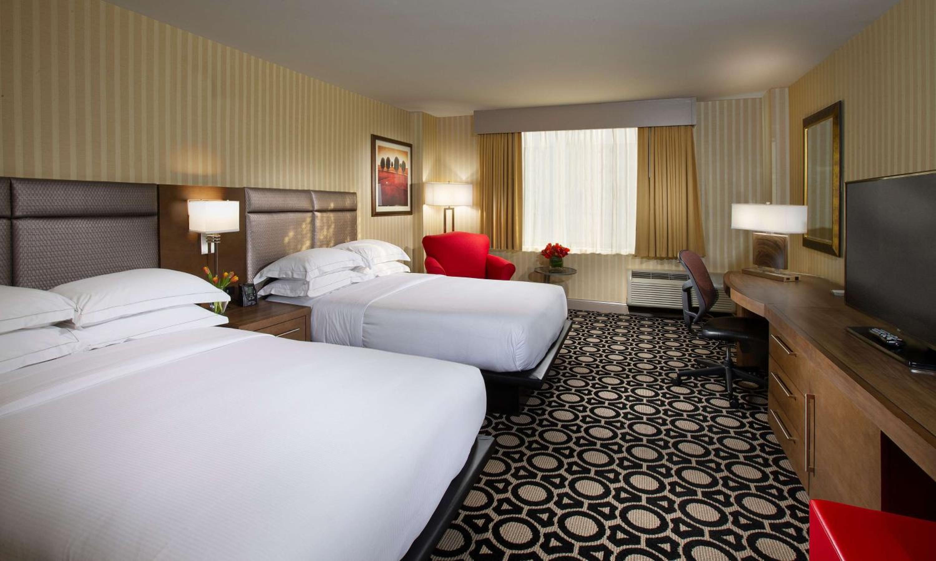 Double Room with Two Double Beds and Tub - Mobility/Hearing Accessible - Photo 1