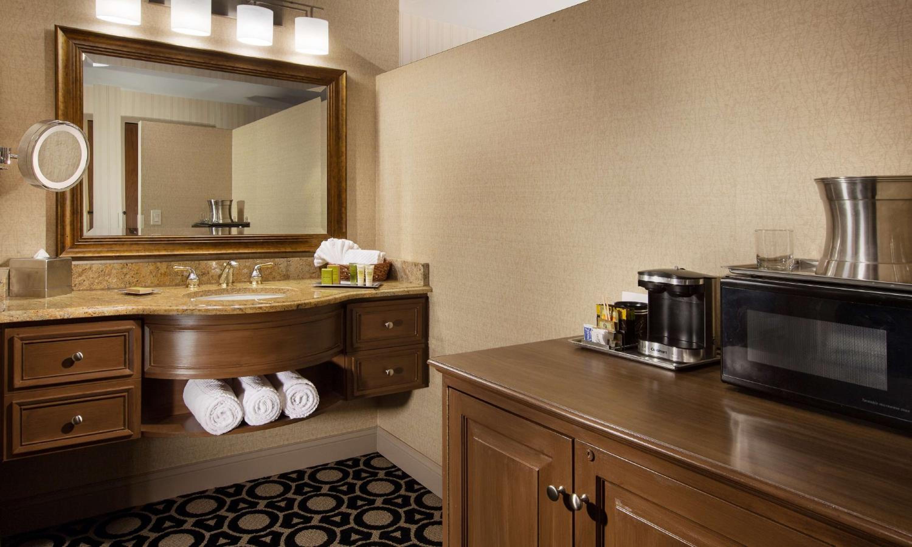 Double Room with Two Double Beds - Photo 2