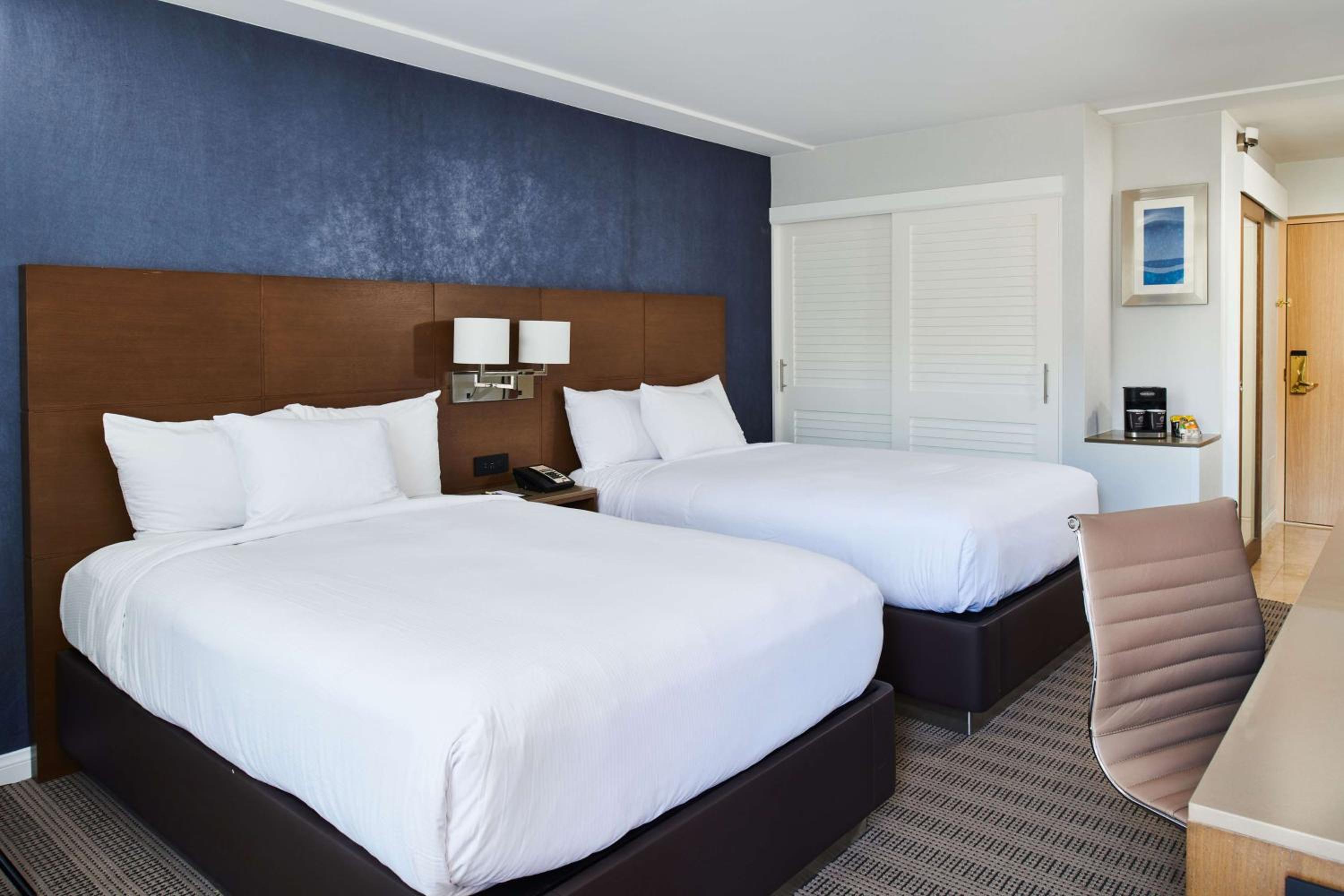 Double Room with Two Double Beds - Photo 6