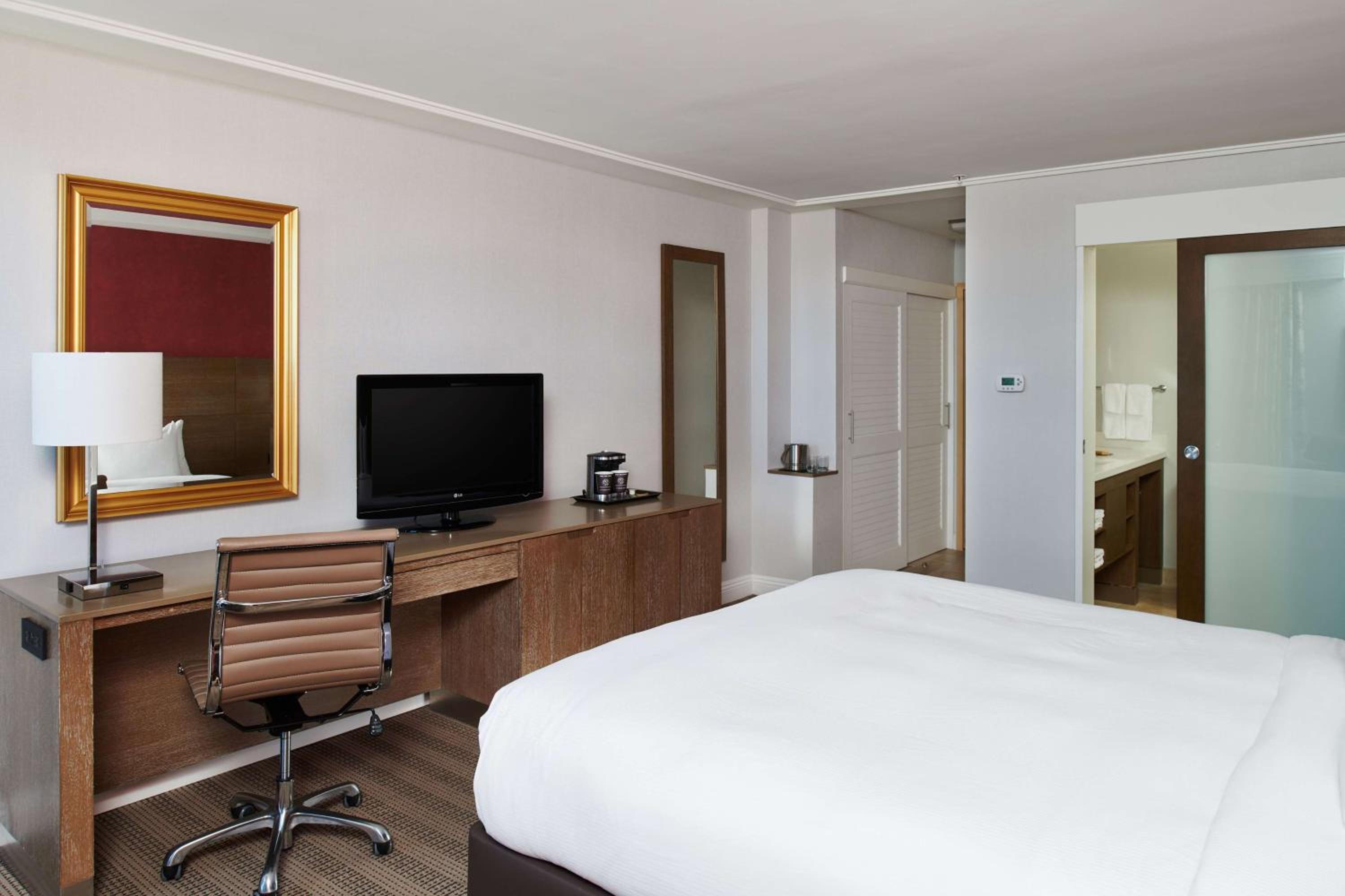 Executive King Room - Photo 6