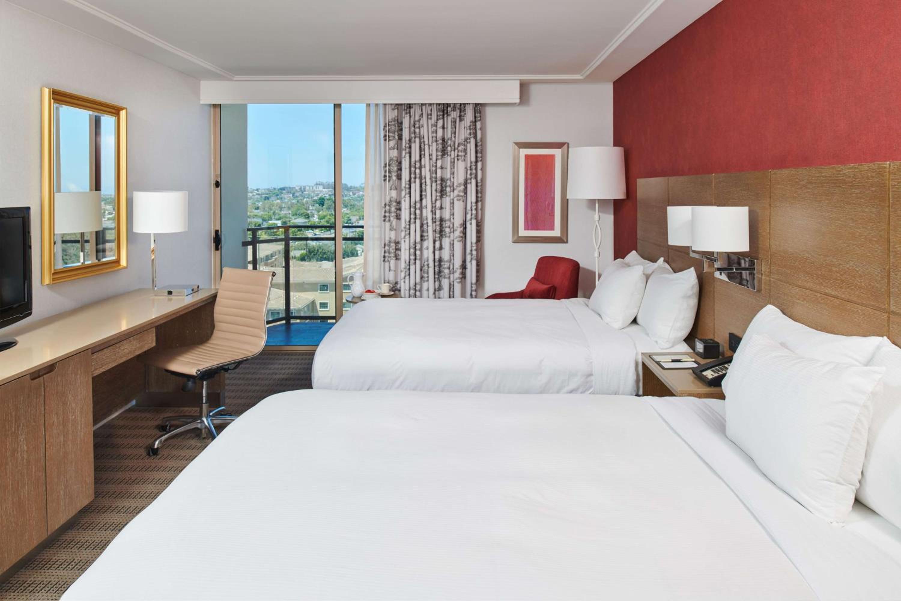 Executive Double Room with Two Double Beds - Photo 4