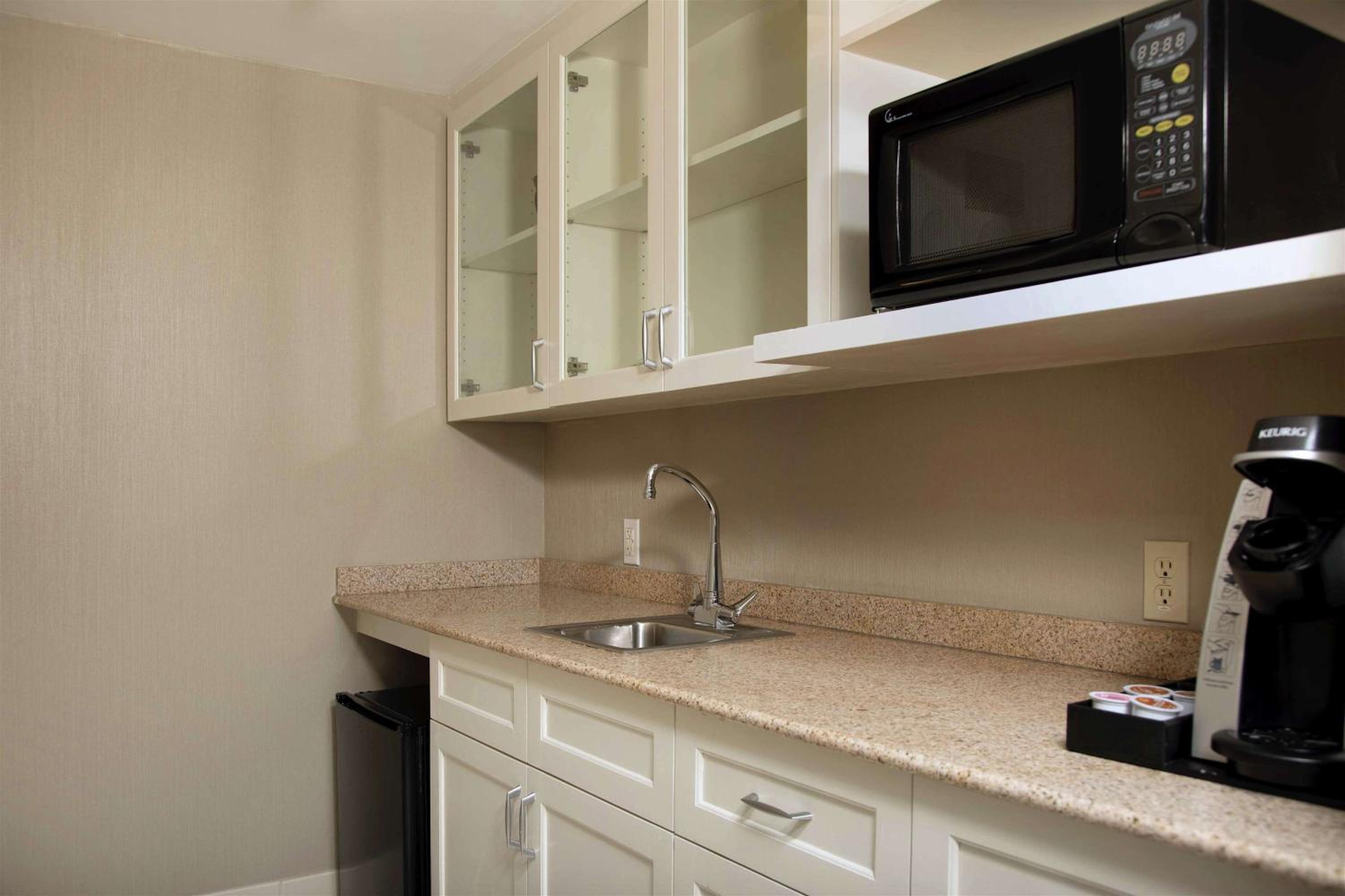 Queen Junior Suite photo 3