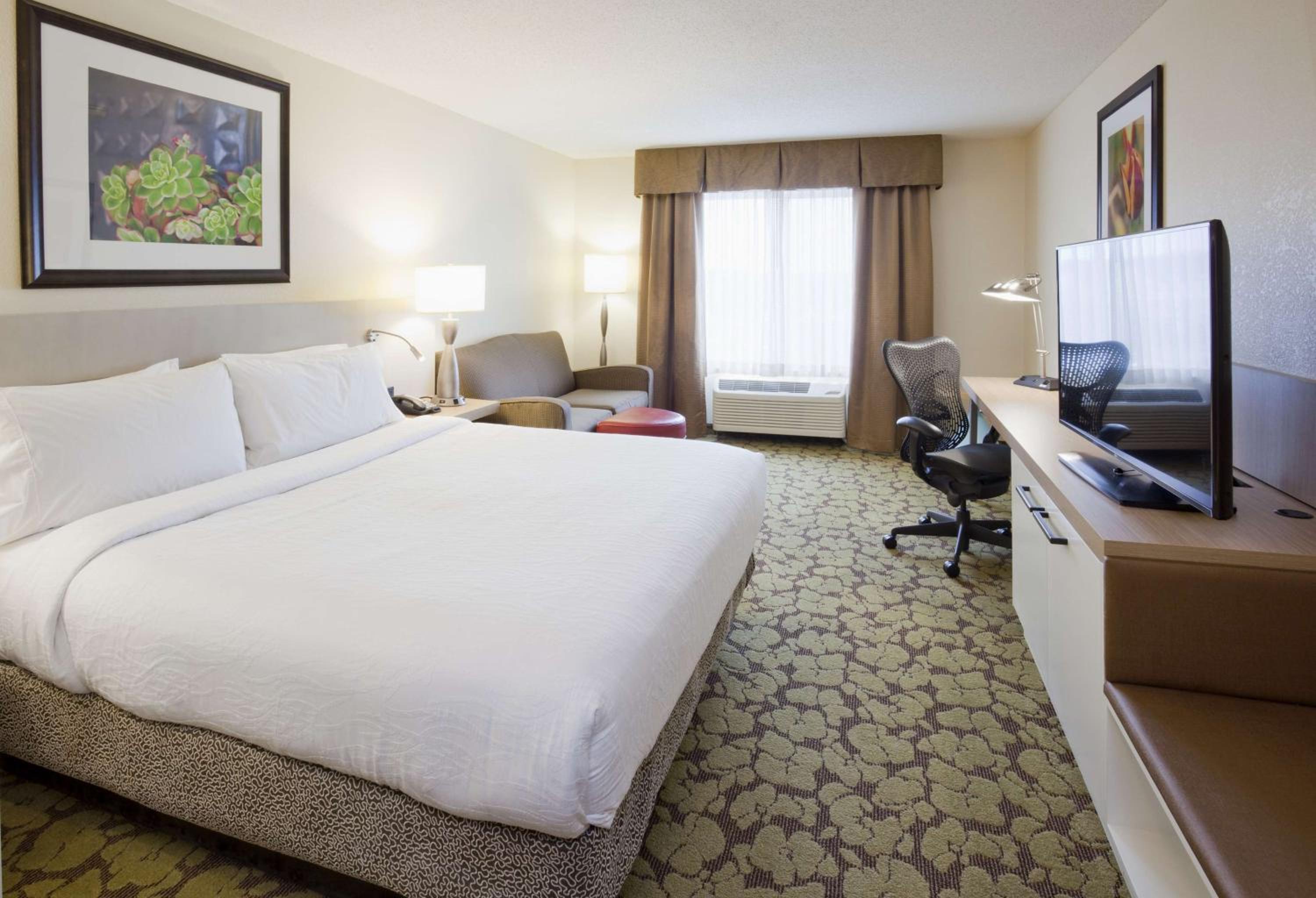 King Room with Sofa Bed - Non-Smoking - Photo 3