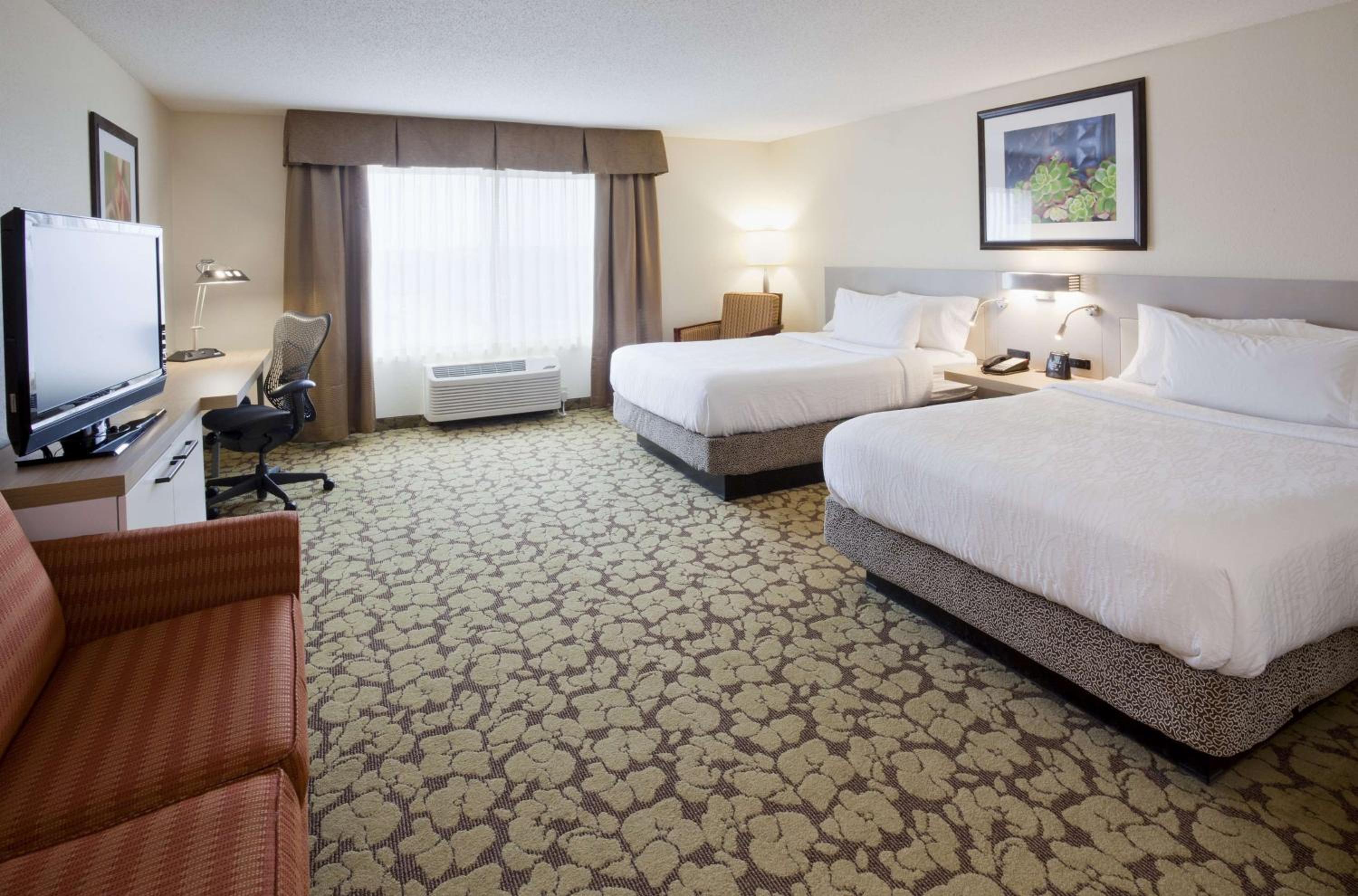 Queen Room with Two Queen Beds and Bath Tub - Mobility Access - Photo 5
